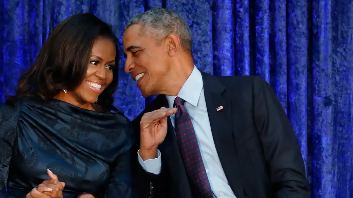 Former U.S. President Barack Obama sits with former first lady Michelle Obama prior to the the unveiling of their portraits at the Smithsonian’s National Portrait Gallery in Washington, U.S., February 12, 2018. REUTERS/Jim Bourg