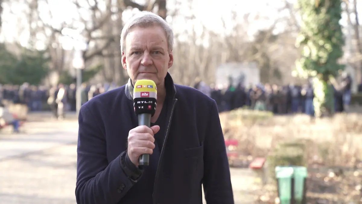 Michael Ortmann für RTL am Rande des "Tag der Ehre" in Budapest