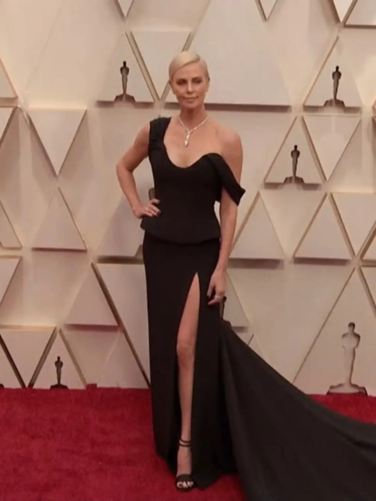 Bild zu: "DAS sind die schönsten Looks der Oscars 2020"