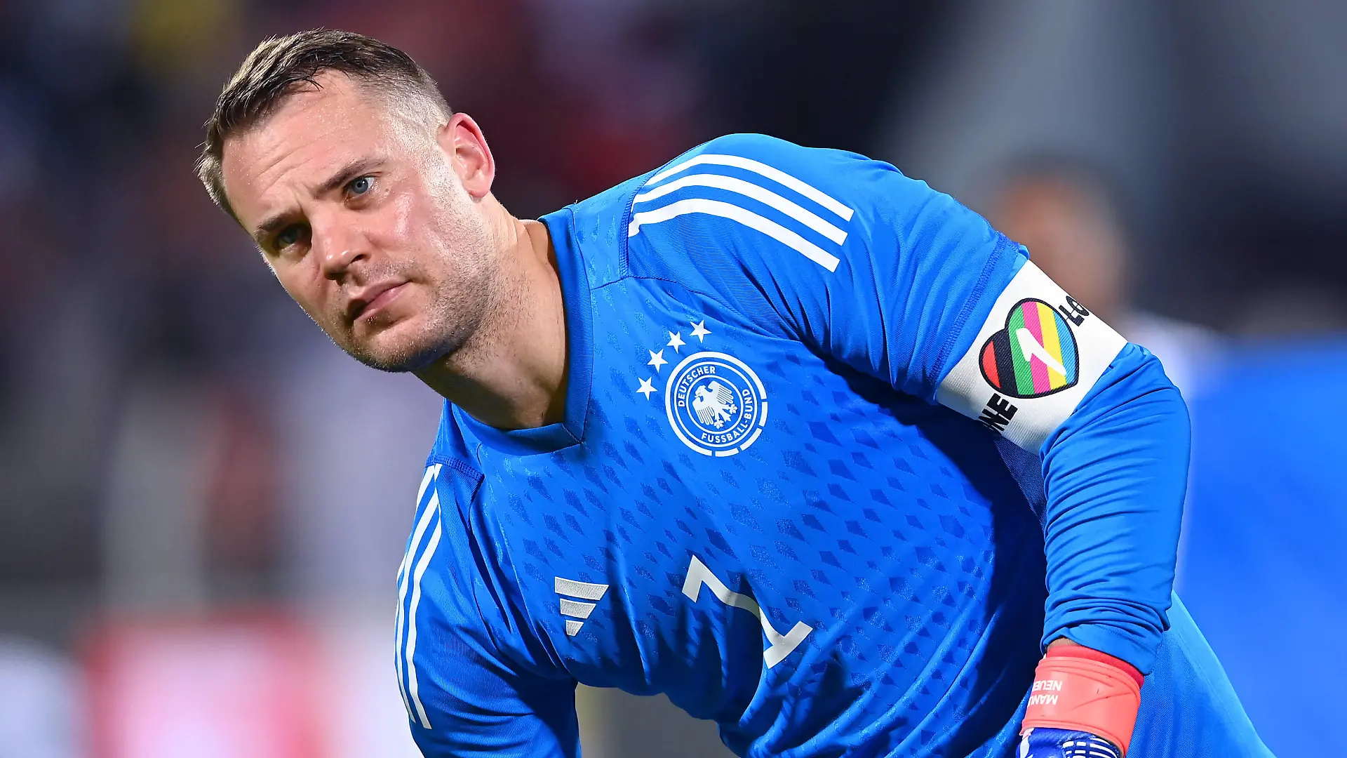 FUSSBALL WM 2022 Testspiel im Oman 16.11.2022 Oman - Deutschland Torwart Manuel Neuer Deutschland mit One Love-Binde *** FOOTBALL World Cup 2022 test match in Oman 16 11 2022 Oman Germany goalkeeper Manuel Neuer Germany with One Love armband 