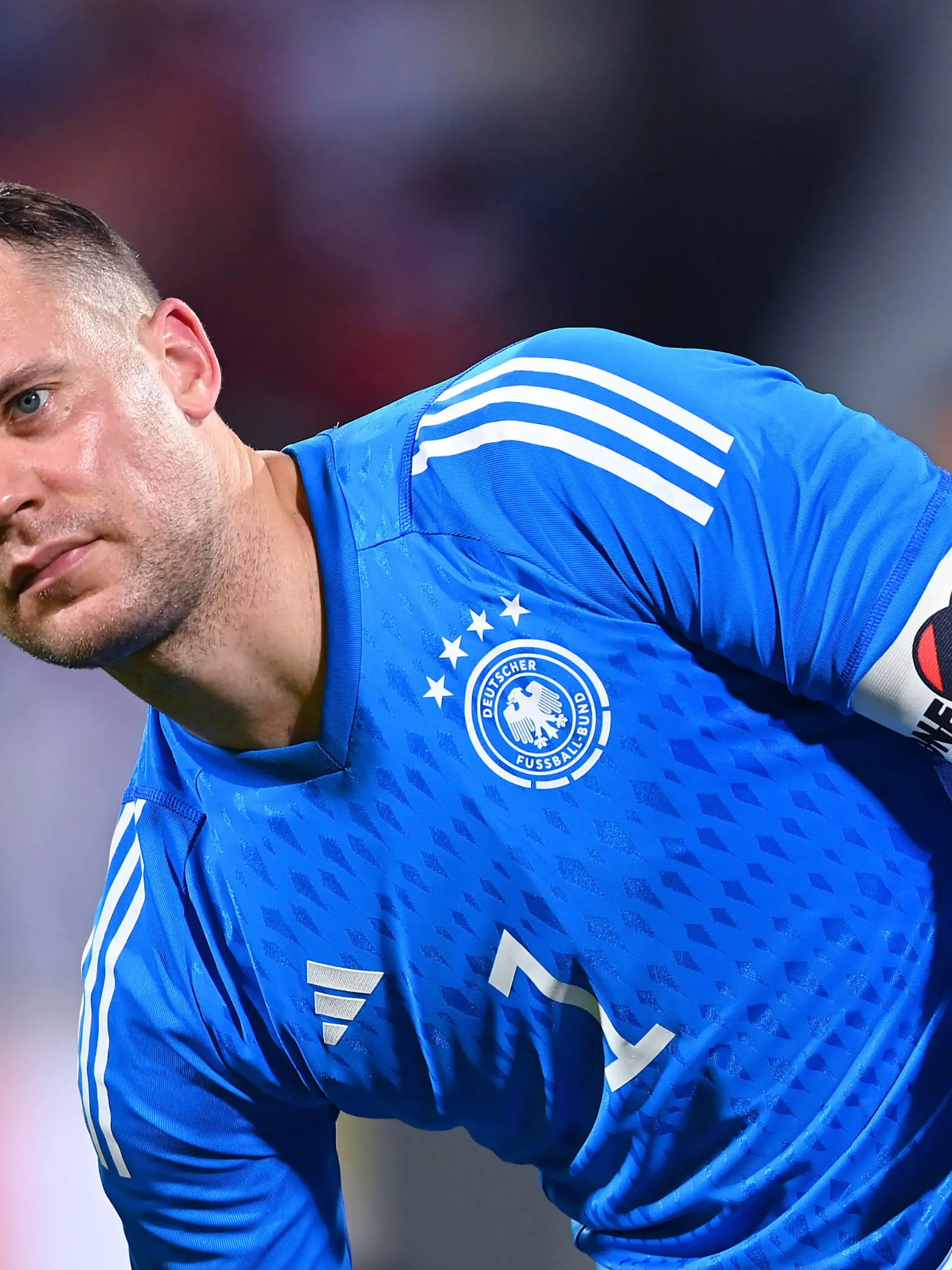 FUSSBALL WM 2022 Testspiel im Oman 16.11.2022 Oman - Deutschland Torwart Manuel Neuer Deutschland mit One Love-Binde *** FOOTBALL World Cup 2022 test match in Oman 16 11 2022 Oman Germany goalkeeper Manuel Neuer Germany with One Love armband 