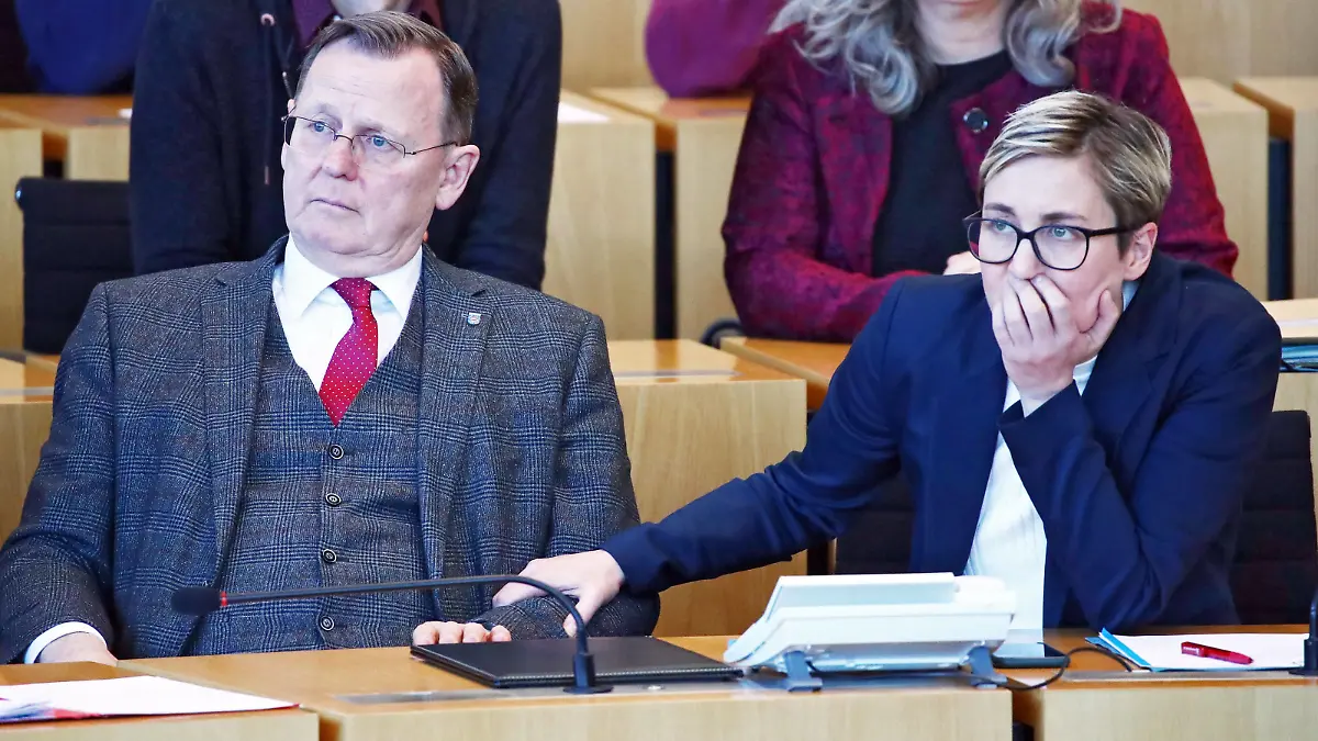 Wahl des neuen Ministerpräsidenten Thüringen. Bodo Ramelow Die Linke / Ministerpräsident Thüringen und Susanne Hennig Wellsow Die Linke anläßlich der Wahl des neuen Ministerpräsidenten Thüringen am 05.02.2020 im Thüringer Landtag in Erfurt. 20200205BOS0065 *** Election of the new Minister President of Thuringia Bodo Ramelow Die Linke Ministerpräsident Thüringen und Susanne Hennig Wellsow Die Linke on the occasion of the election of the new Minister President of Thuringia on 05 02 2020 in the Thuringian State Parliament in Erfurt 20200205BOS0065