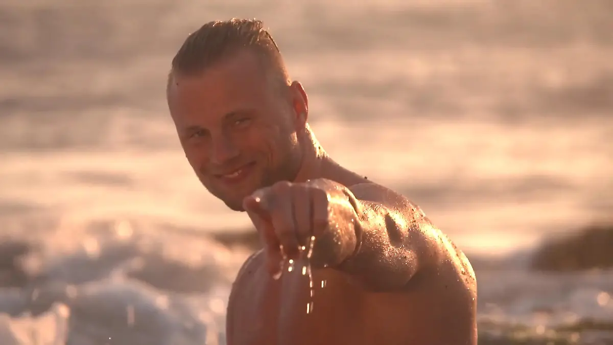 Bastian: "Ich arbeite sehr hart an meinem Körper" "Temptation Island" 2020