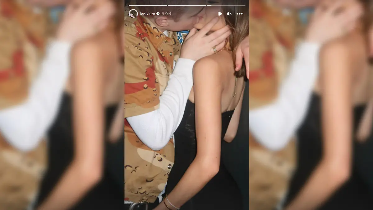 Aris Rachevsky und Leni Klum küssen sich auf einer Party innig.
