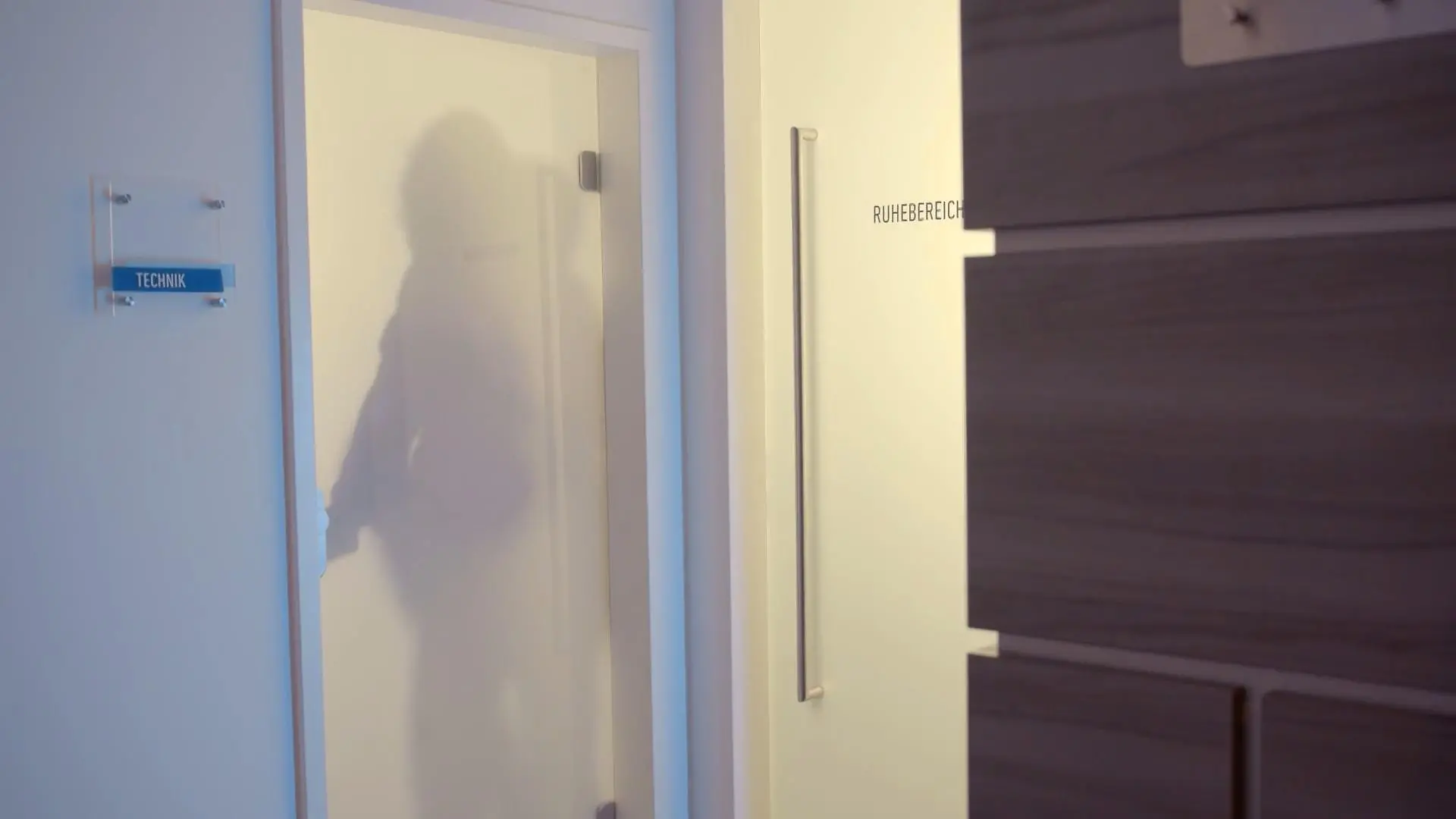 Was passiert hinter dieser Tür? GZSZ-Spoiler: Es wird heiß!