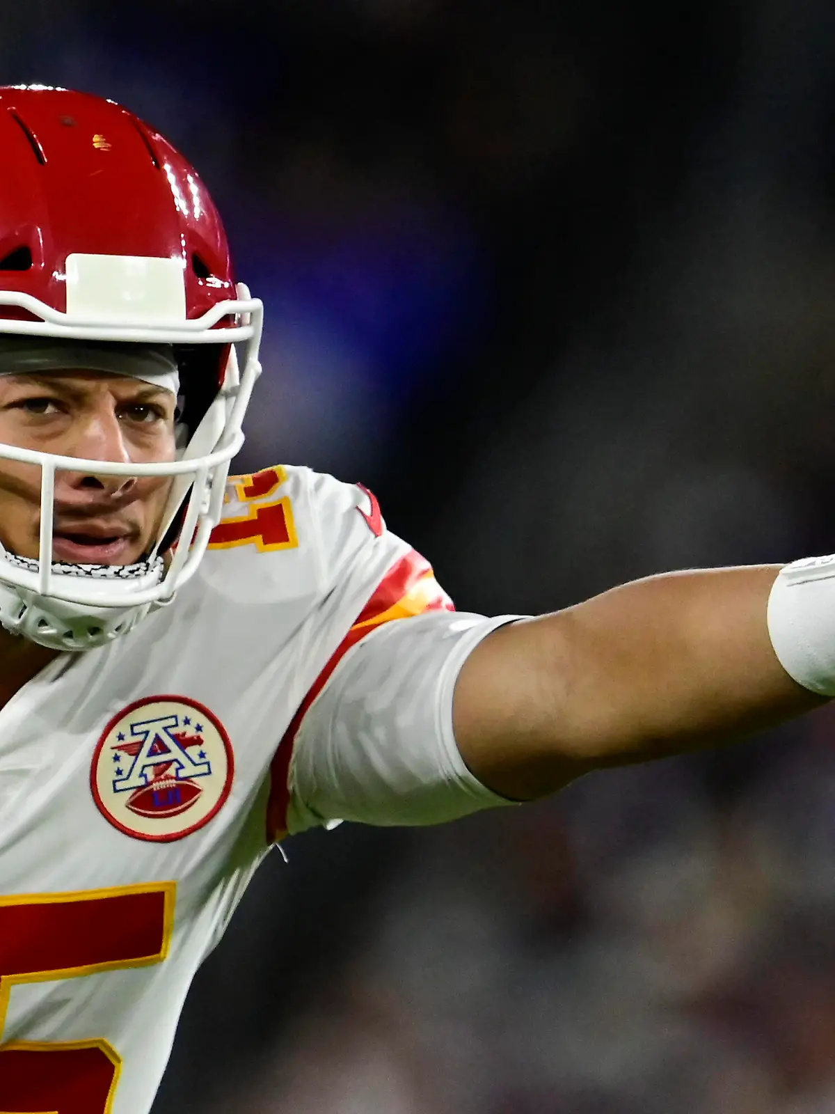 NFL, American Football Herren, USA Kansas City Chiefs at Baltimore Ravens, Sep 19, 2021 Baltimore, Maryland, USA Kansas City Chiefs quarterback Patrick Mahomes 15 calls a play from the line during the first half against the Baltimore Ravens at M&ampT Bank Stadium. Mandatory Credit: Tommy Gilligan-USA TODAY Sports, 19.09.2021 21:32:59, 16790623, NPStrans, M&ampT Bank Stadium, NFL, Baltimore Ravens, Kansas City Chiefs, Patrick Mahomes, TopPic PUBLICATIONxINxGERxSUIxAUTxONLY Copyright: xTommyxGilliganx 16790623
