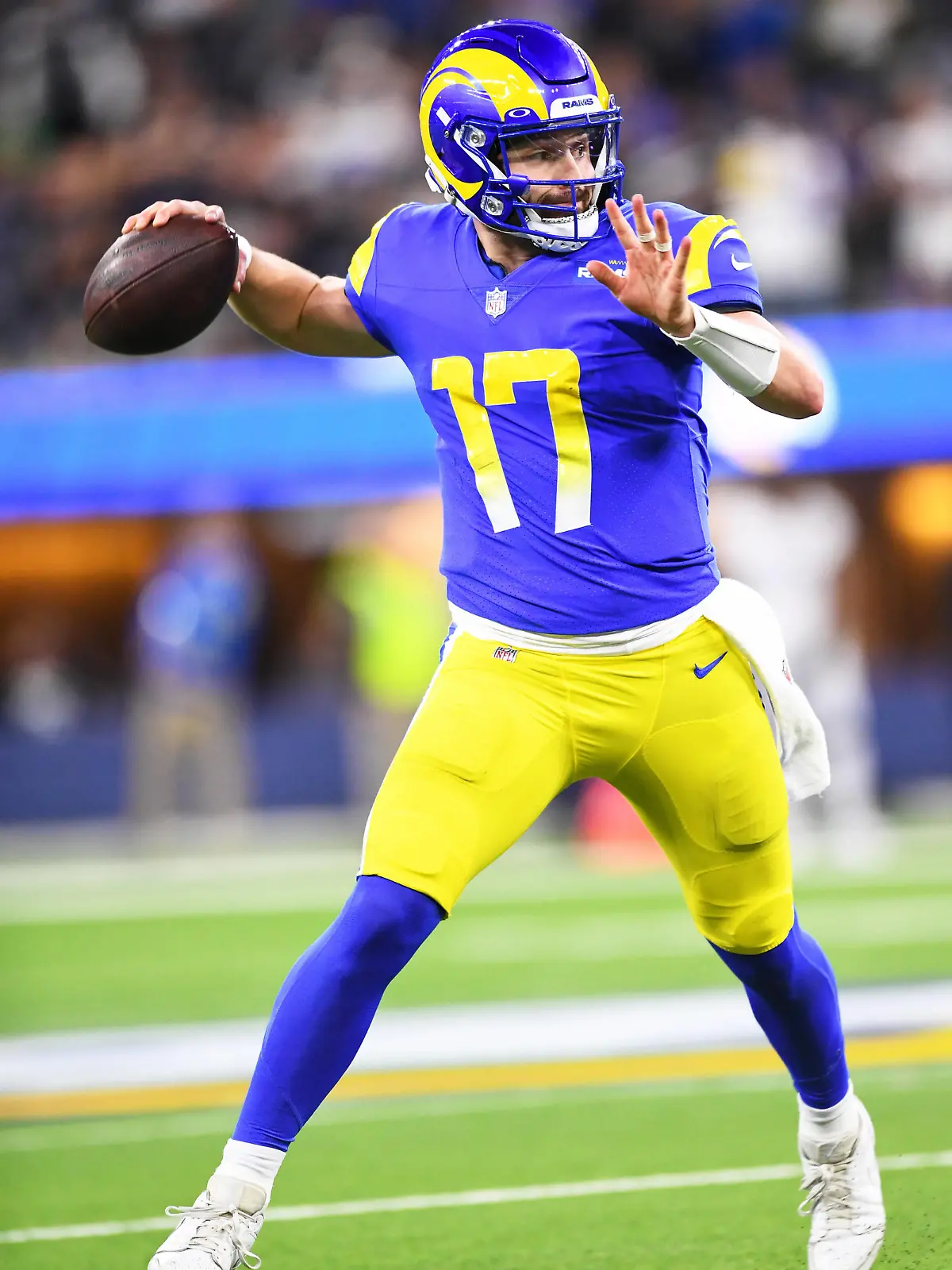 INGLEWOOD, CA - DECEMBER 08: Los Angeles Rams quarterback Baker Mayfield 17 throws a pass during the NFL, American Football Herren, USA game between the Las Vegas Raiders and the Los Angeles Rams on December 8, 2022, at SoFi Stadium in Inglewood, CA. Photo by Brian Rothmuller/Icon Sportswire NFL: DEC 08 Raiders at Rams Icon221208043 