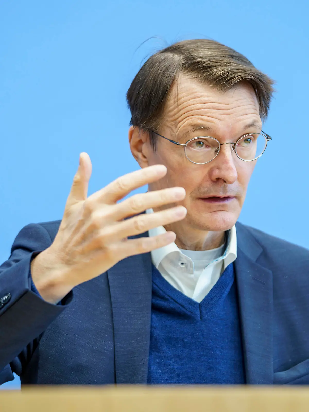  Bundespressekonferenz in Berlin - Aktuelle Corona-Lage und -Maßnahmen - Prof. Dr. Karl Lauterbach, Bundesminister für Gesundheit -Bundespressekonferenz in Berlin - Aktuelle Corona-Lage und -Maßnahmen - Prof. Dr. Karl Lauterbach, Bundesminister für Gesundheit -,