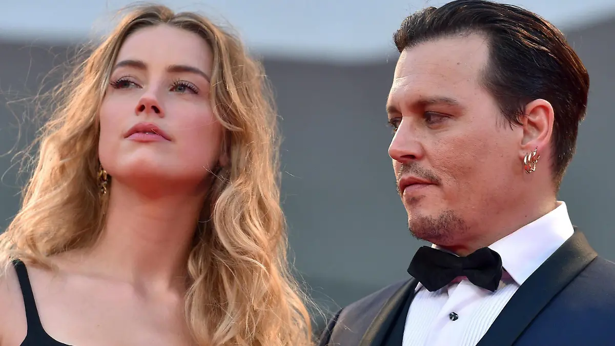 epa05329505 (FILE) A file picture dated 04 September 2015 shows US actor/cast member Johnny Depp (R) and his wife US actress Amber Heard arriving for the premiere of 'Black Mass', at the 72nd annual Venice International Film Festival, in Venice, Italy. According to media reports on 26 May 2016, Johnny Depp and Amber Heard are set to divorce. EPA/ETTORE FERRARI +++(c) dpa - Bildfunk+++