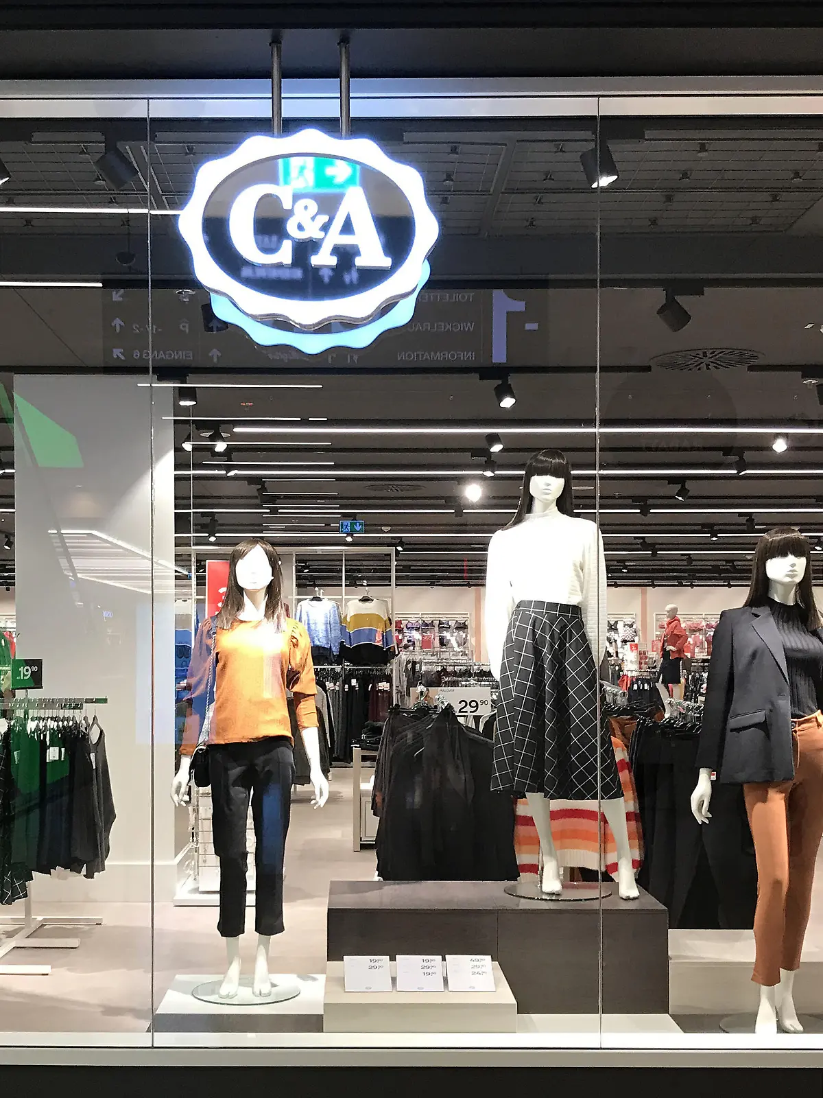 C&A schließt 13 Filialen in Deutschland.
