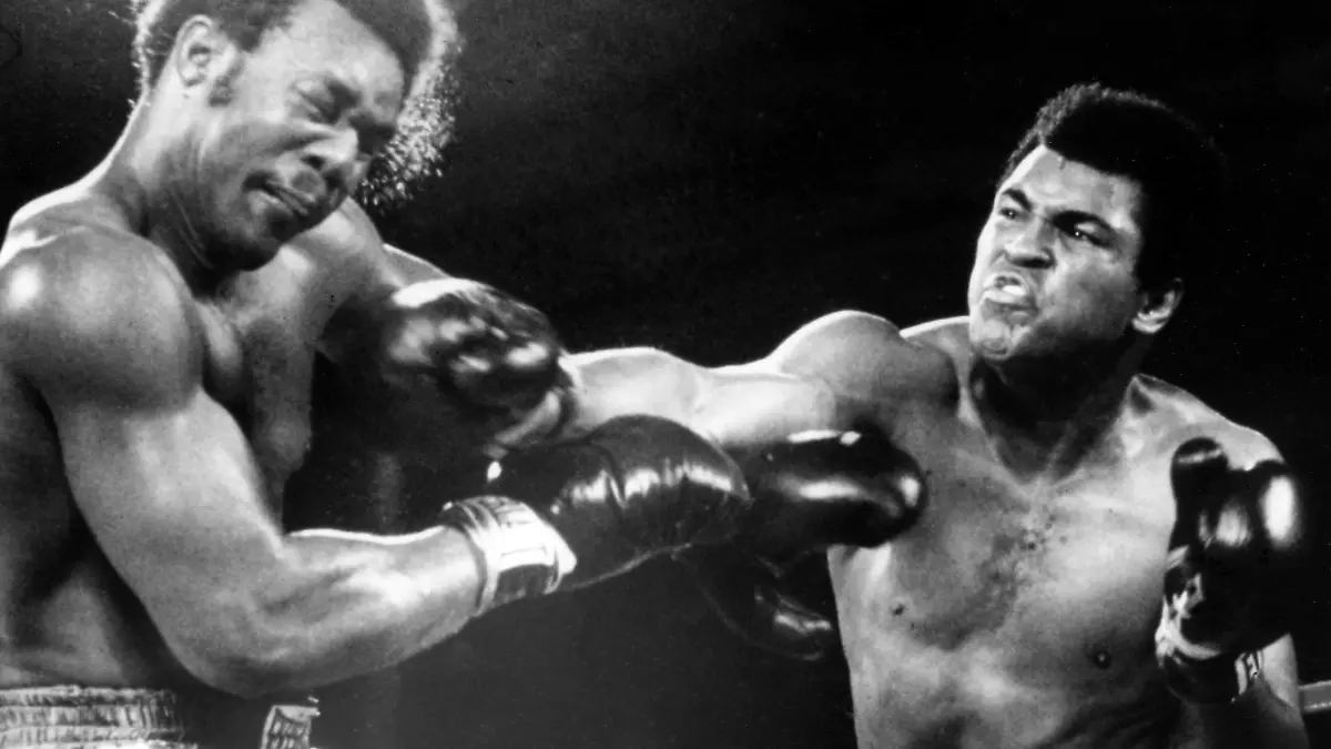 Muhammad Ali (re.) gegen George Foreman (beide USA) - PUBLICATIONxINxGERxSUIxAUTxHUNxONLY (ARK1974102926)

Muhammad Ali right against George Foreman both USA PUBLICATIONxINxGERxSUIxAUTxHUNxONLY ARK1974102926  