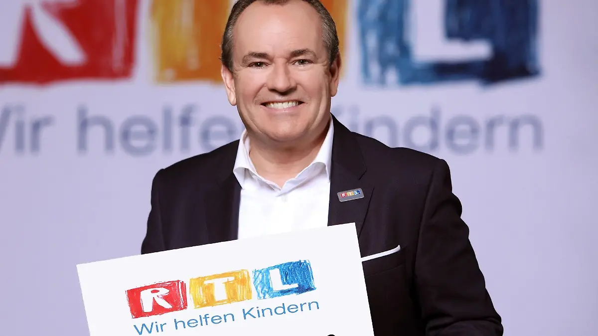 Bereits zum 24. Mal wird Wolfram Kons den 24-stündigen RTL-Spendenmarathon starten und die RTL-Zuschauer zu Spenden aufrufen. Für einen Tag stellt RTL sein Programm um, damit für Not leidende Kinder gesammelt werden kann.
