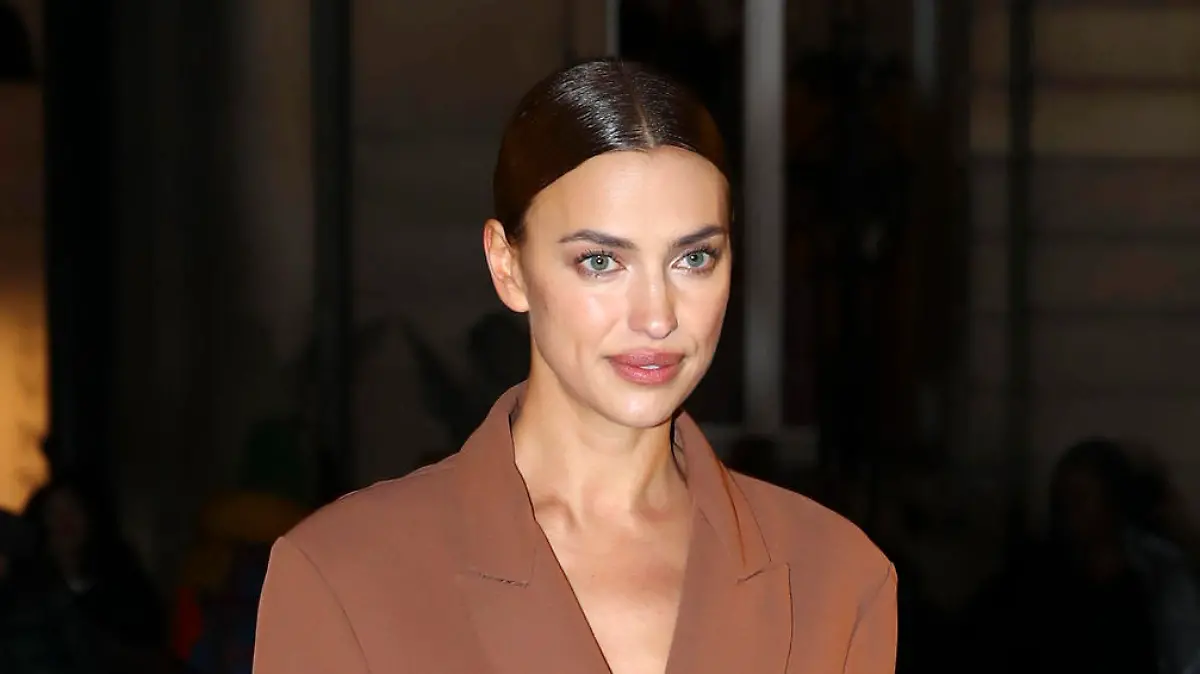  Irina Shayk CELEBRITES : Arrivee et sortie defile Valentino Haute Couture - Paris - 22/01/2020 GwendolineLeGoff/Panoramic PUBLICATIONxNOTxINxFRAxITAxBEL
