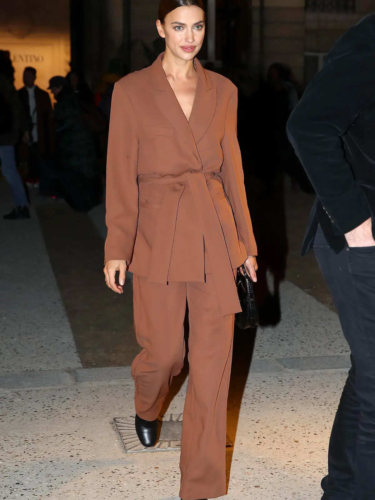  Irina Shayk CELEBRITES : Arrivee et sortie defile Valentino Haute Couture - Paris - 22/01/2020 GwendolineLeGoff/Panoramic PUBLICATIONxNOTxINxFRAxITAxBEL