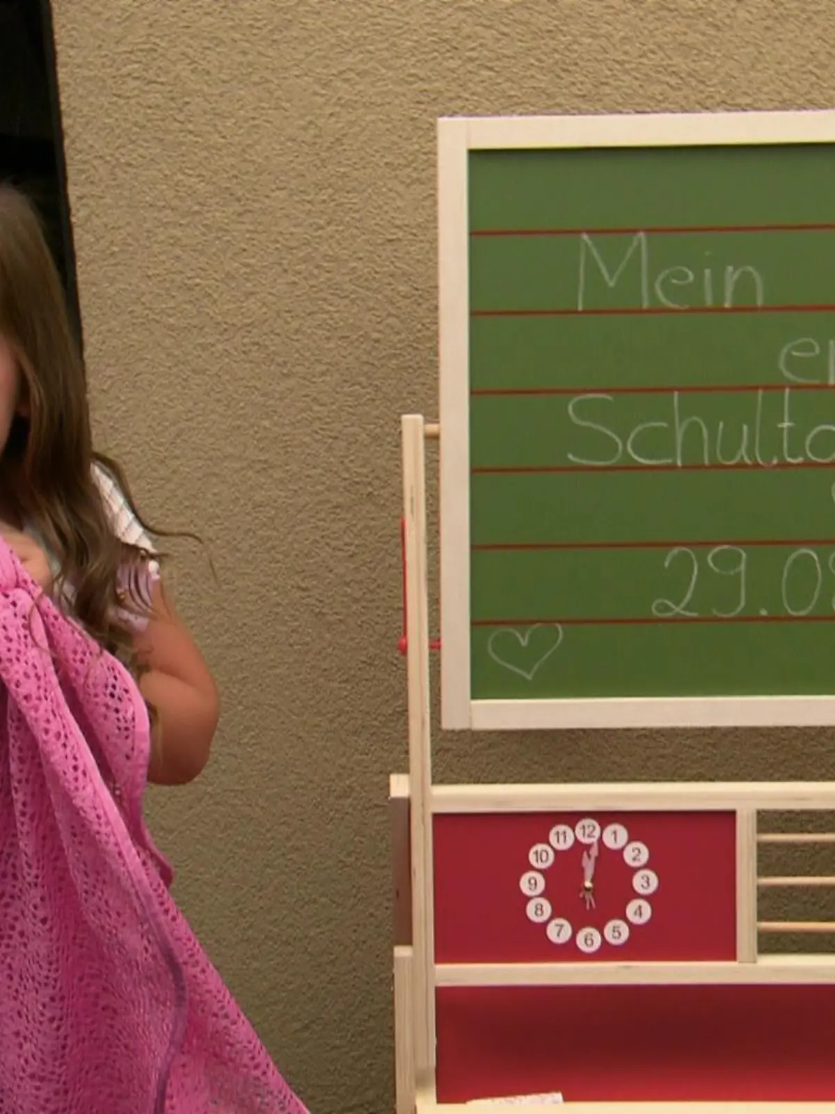 Celina Wollny an ihrem 1. Schultag