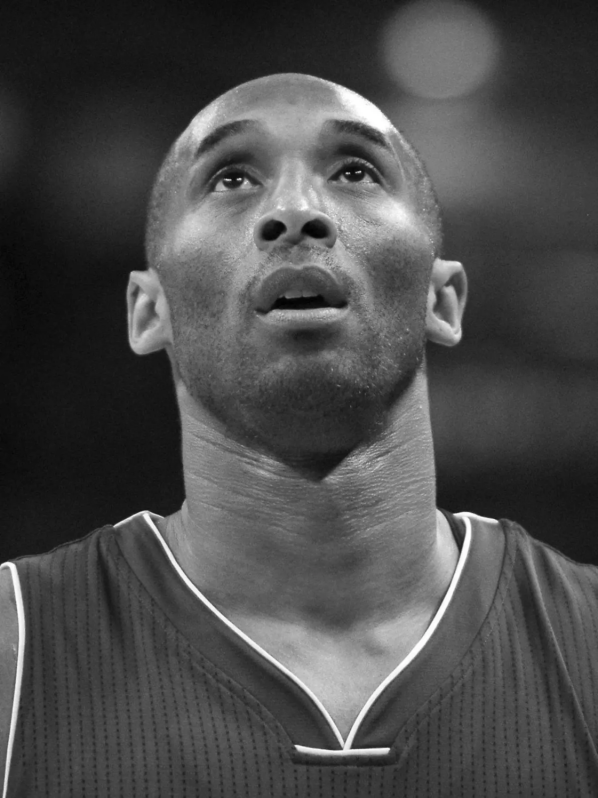 ARCHIV - 11.04.2016, USA, Oklahoma City: Basketball, NBA, Oklahoma City Thunder - Los Angeles Lakers. Kobe Bryant von den Los Angeles Lakers. Der ehemalige Basketball-Superstar Kobe Bryant ist gestern bei einem Hubschrauberabsturz in Kalifornien tödlich verunglückt. (Wiederholung mit verändertem Bildausschnitt) Foto: Larry W. Smith/epa/dpa +++ dpa-Bildfunk +++