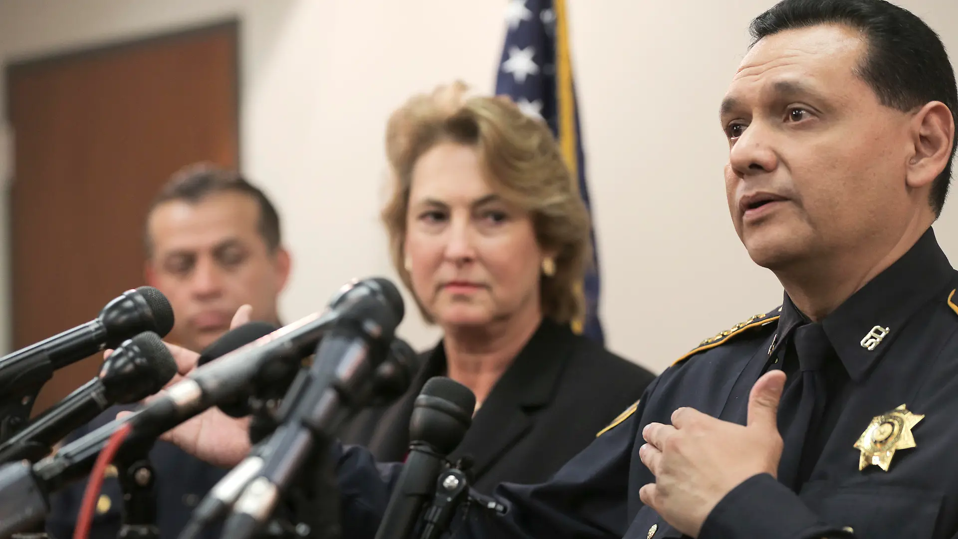 Harris County Sheriff Ed Gonzalez hold a press conference with Harris County District Attorney Kim Ogg, Thursday, June 8, 2017 in Houston. A Texas sheriff’s deputy and her husband were indicted Thursday on murder charges in the death of a man they restrained during a late night confrontation outside of a Houston-area restaurant. A Harris County grand jury in Houston returned the indictment against Harris County deputy Shauna Thompson and her husband, Terry Thompson, in the death of 24-year-old John Hernandez. Each could be sentenced to 5 to 99 years or life in prison if convicted. (Elizabeth Conley/Houston Chronicle via AP)