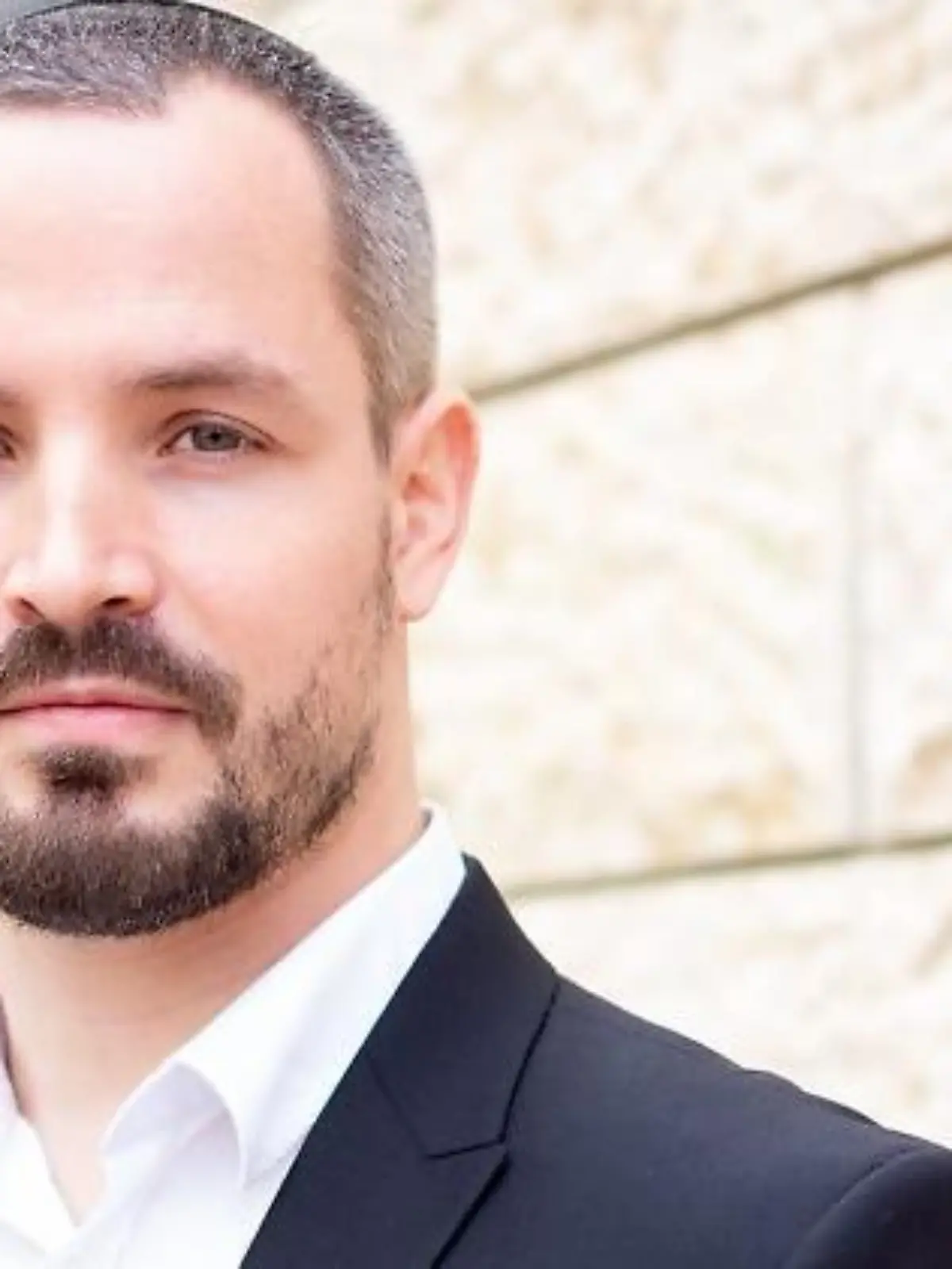 Yonatan Langer konvertierte zum Judentum, ungewöhnlich, denn er war früher Neonazi.