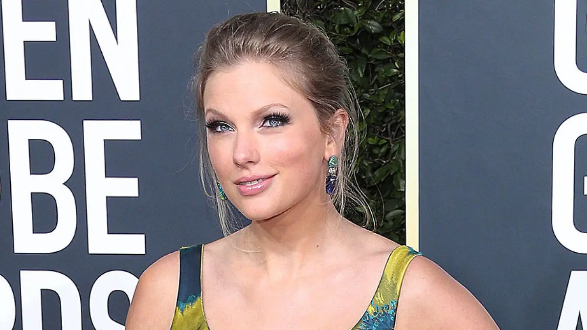 77th Annual Golden Globe Awards - Arrivals
Pictured: Taylor Swift
Ref: SPL5138356 050120 NON-EXCLUSIVE
Picture by: ENT / SplashNews.com
Splash News and Pictures
Los Angeles: 310-821-2666
New York: 212-619-2666
London: +44 (0)20 7644 7656
Berlin: +49 175 3764 166
photodesk@splashnews.com
World Rights, No France Rights, No Italy Rights, No Japan Rights
