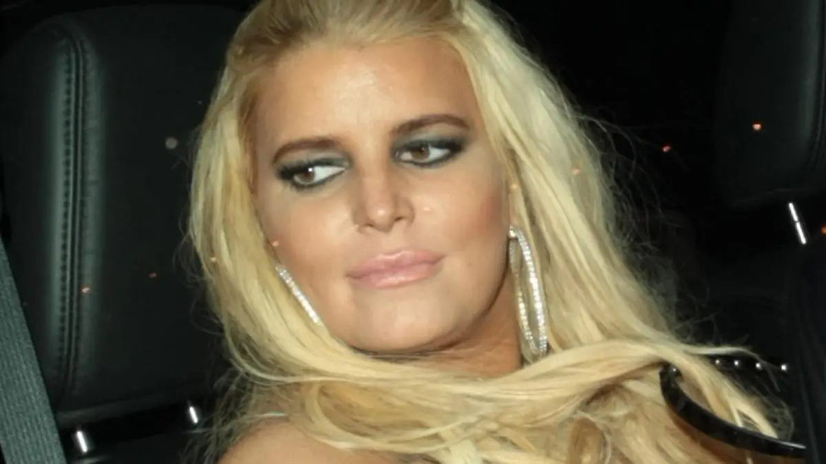 Jessica Simpson almost slipped as she and husband Eric Johnson left Craig's swarmed by photographers , in West Hollywood, CA
<P>
Pictured: Jessica Simpson , Eric Johnson
<B>Ref: SPL1583723 190917 </B><BR/>
Picture by: Roshan Perera<BR/>
</P><P>
<B>Splash News and Pictures</B><BR/>
Los Angeles: 310-821-2666<BR/>
New York: 212-619-2666<BR/>
London: 870-934-2666<BR/>
photodesk@splashnews.com<BR/>
</P>