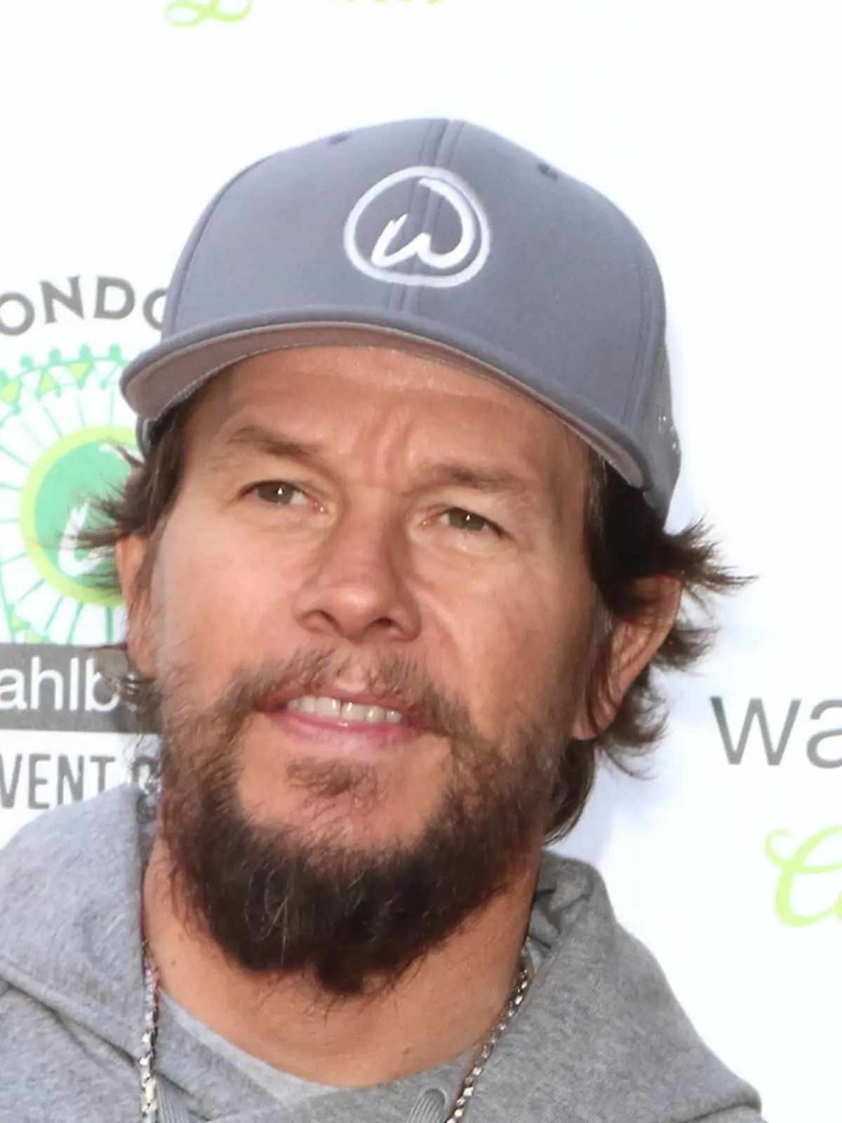 Keine Gefahr für den Rasen: Mark Wahlberg kauft seiner Familie einen Spitz