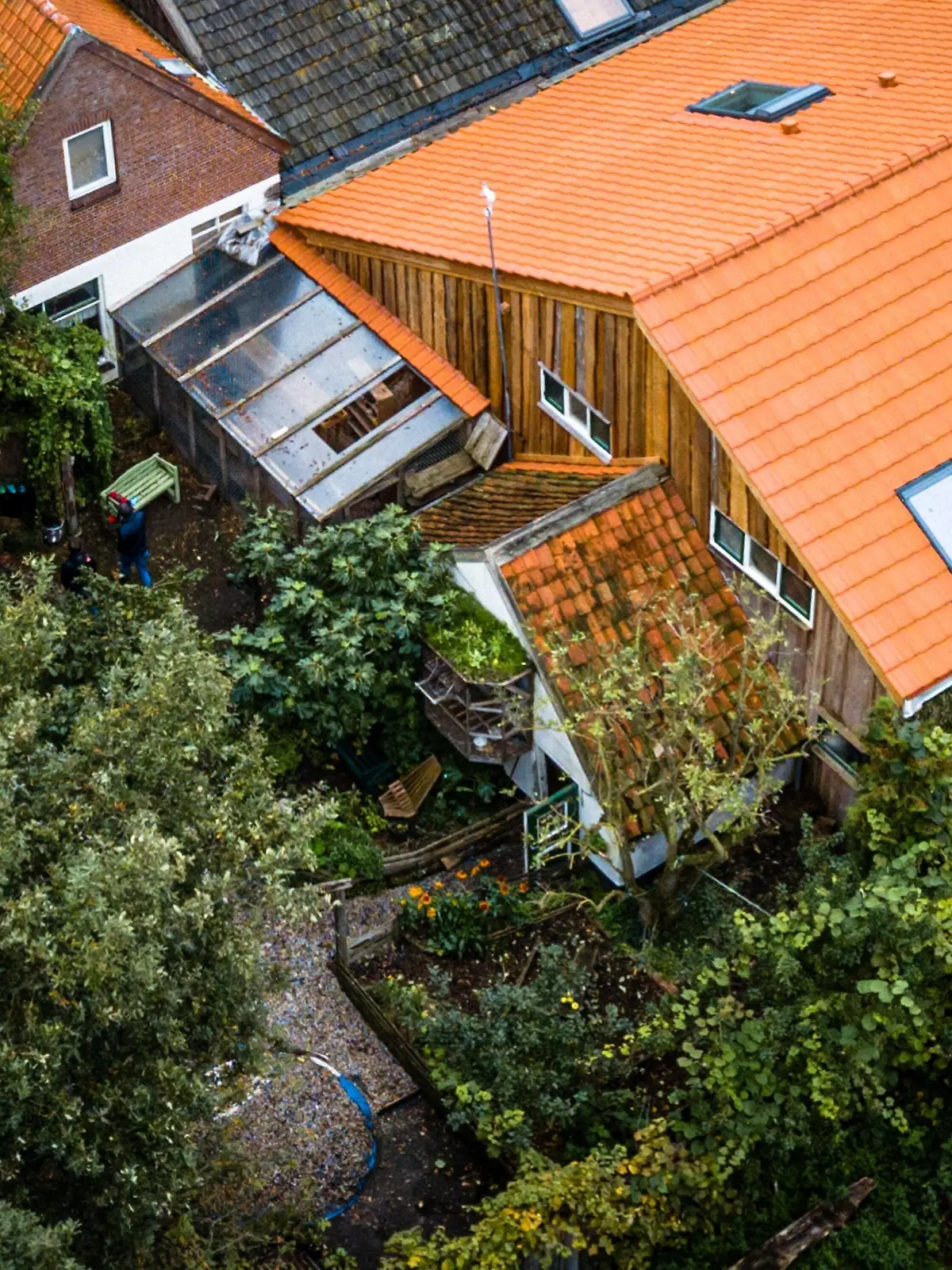  The following text was translated automatically RUINERWOLD - An aerial photo of the farm in Ruinerwold where a father and six children have lived in the basement for years. The family was waiting for the end of time. Photo: Rob Engelaar / Hollandse Hoogte PUBLICATIONxINxGERxSUIxAUTxONLY Copyright: xHollandsexHoogtex/xRobxEngelaarx x400141437x