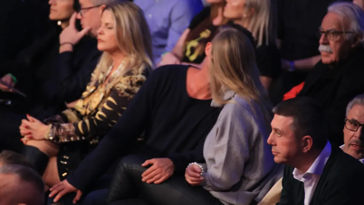 Til Schweiger und eine schöne Unbekannte beim Box-Kampf in Hamburg