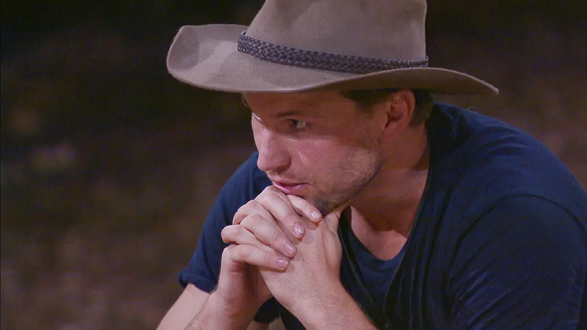 ACHTUNG: SPERRFRIST FÜR ALLE MEDIEN BIS DIENSTAG, 21.01.2020, 23.59 UHR !!! Tag 12 im Camp. Die Stimmung im Camp ist vergiftet. Raúl Richter wendet sich an Elena und Sonja. „Lasst uns sprechen und reden. Wir müssen uns alle zusammenreißen. Hier wird getuschelt, dort wird getuschelt. Ich halte davon nichts. Es muss offen geredet werden“. Die Verwendung des sendungsbezogenen Materials ist nur mit dem Hinweis und Verlinkung auf TVNOW gestattet.