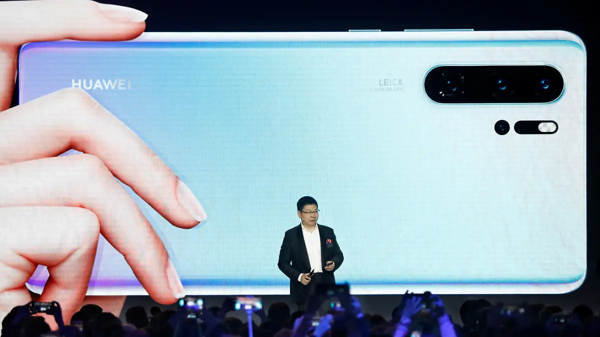Richard Yu, CEO of the Huawei Consumer Business Group unveils the new Huawei P30 and P30 Pro smartphones during a launch event in Paris, France, March 26, 2019. REUTERS/Charles Platiau