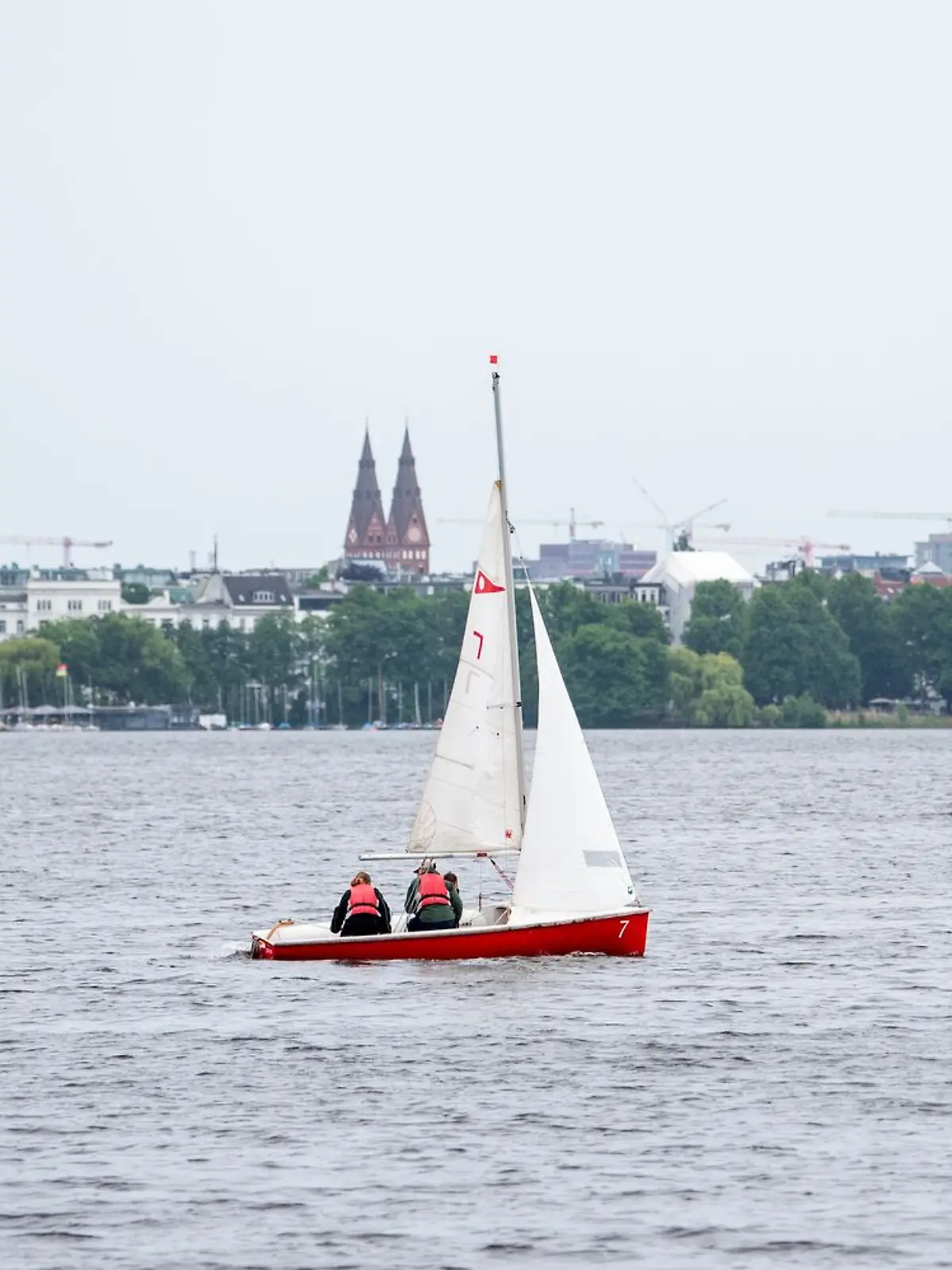 Bild zu: "Wasserleiche in der Alster entdeckt – das ist über den Toten bekannt"