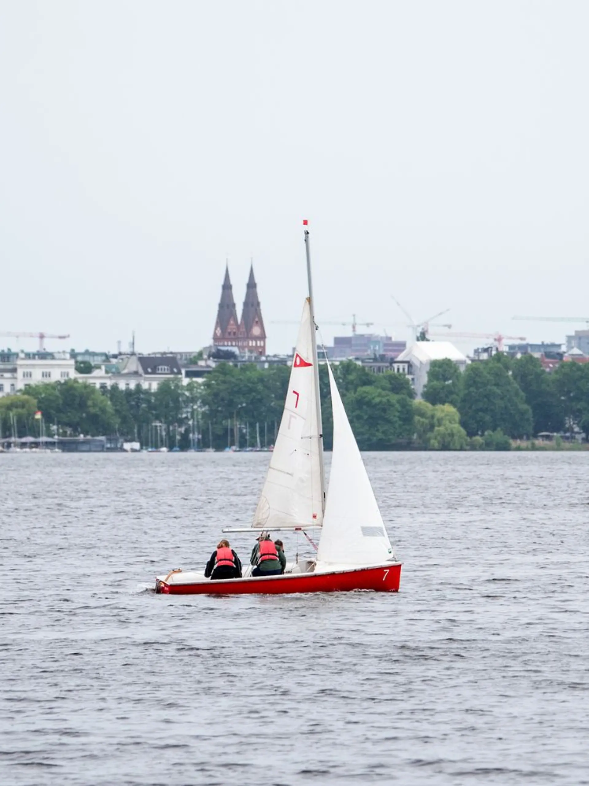 Bild zu: "Wasserleiche in der Alster entdeckt – das ist über den Toten bekannt"
