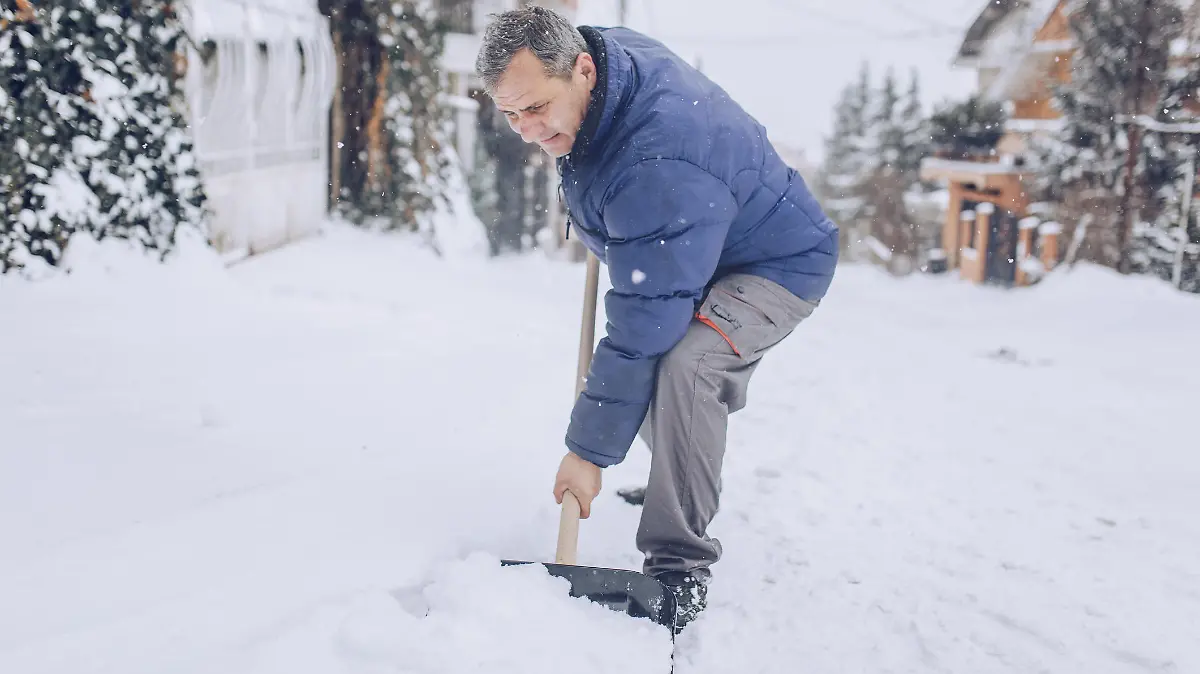 Schneeschippen-streuen-und-Co-Diese-Rechte-und-Pflichten-habt-ihr-bei-Schnee-und-Eis