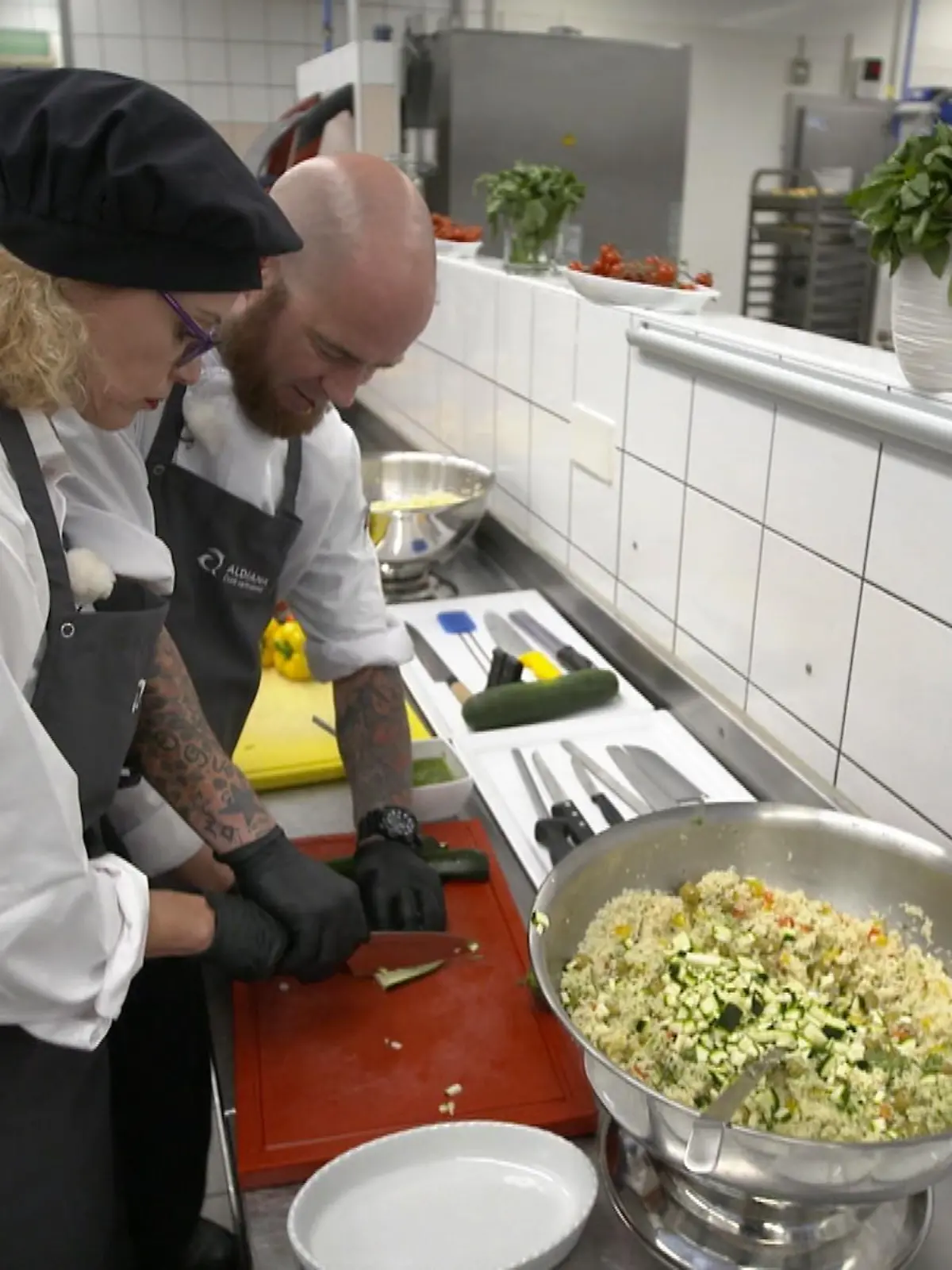 Stefanie Brandes, Geschäftsführerin der Aldiana, in der Hotelküche.
