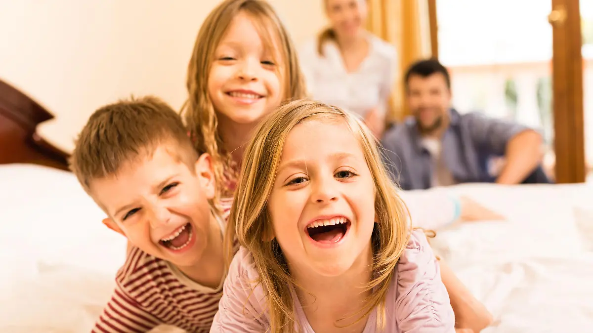 Familie mit drei Kindern