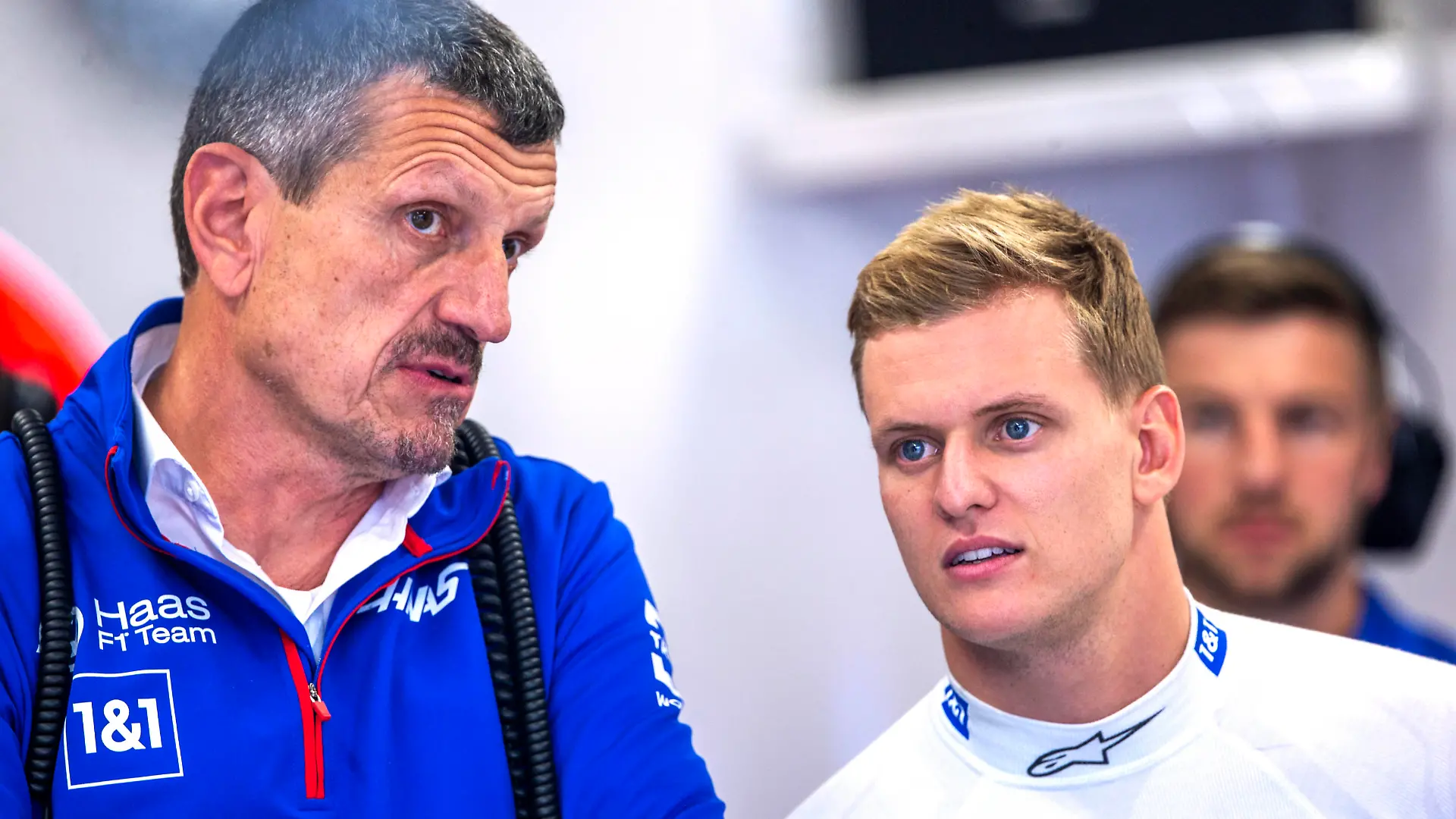 SCHUMACHER Mick F1 Team Haas mit Teamchef von Haas STEINER Guenter FIA Formal 1 GP Holland 2022 am 02.09.2022 in Zandvoord *** SCHUMACHER Mick F1 Team Haas with team boss of Haas STEINER Guenter FIA Formal 1 GP Holland 2022 on 02 09 2022 in Zandvoord Copyright: xJerryxAndrex