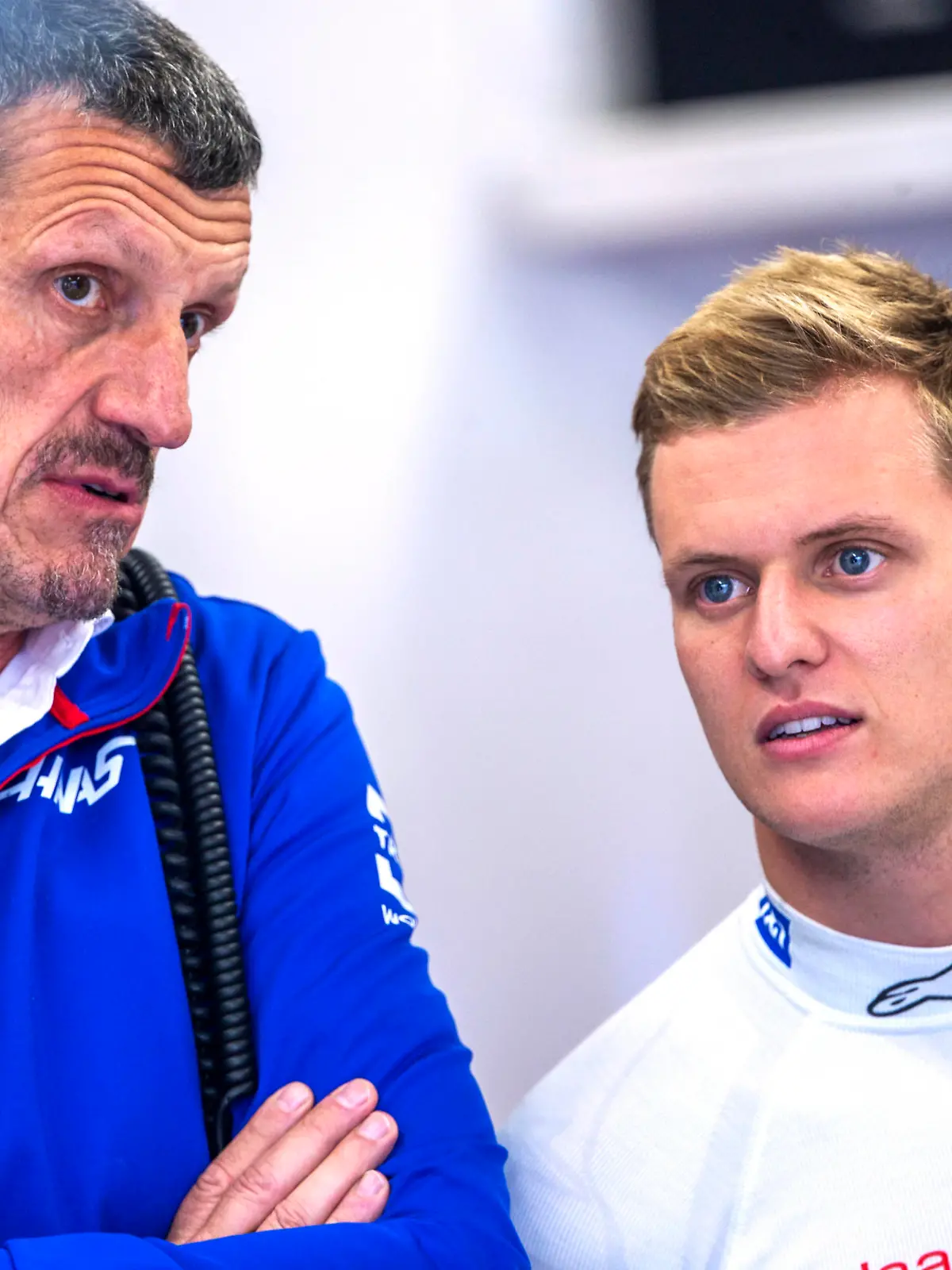 SCHUMACHER Mick F1 Team Haas mit Teamchef von Haas STEINER Guenter FIA Formal 1 GP Holland 2022 am 02.09.2022 in Zandvoord *** SCHUMACHER Mick F1 Team Haas with team boss of Haas STEINER Guenter FIA Formal 1 GP Holland 2022 on 02 09 2022 in Zandvoord Copyright: xJerryxAndrex 
