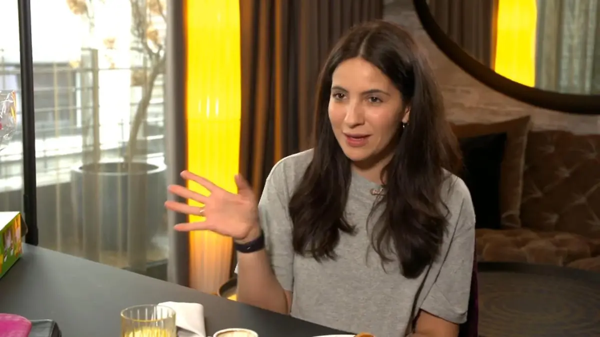 Im Hotelzimmer von Chryssanthi Kavazi Beim "Let's Dance"-Star