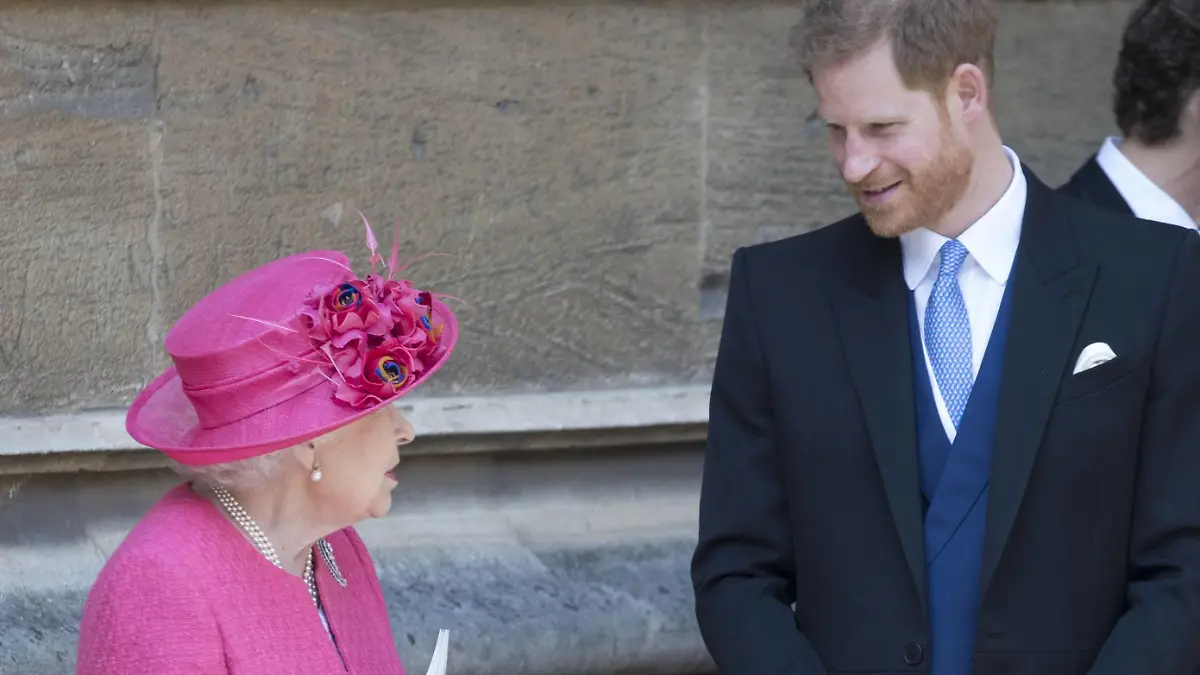 . 18/05/2019. Windsor , United Kingdom. Queen Elizabeth II and Prince Harry, Duke of Sussex leaving the Lady Gabriella Windsor wedding at St.George s Chapel, Windsor, United Kingdom. PUBLICATIONxINxGERxSUIxAUTxHUNxONLY xStephenxLockx/xi-Imagesx IIM-19690-0155