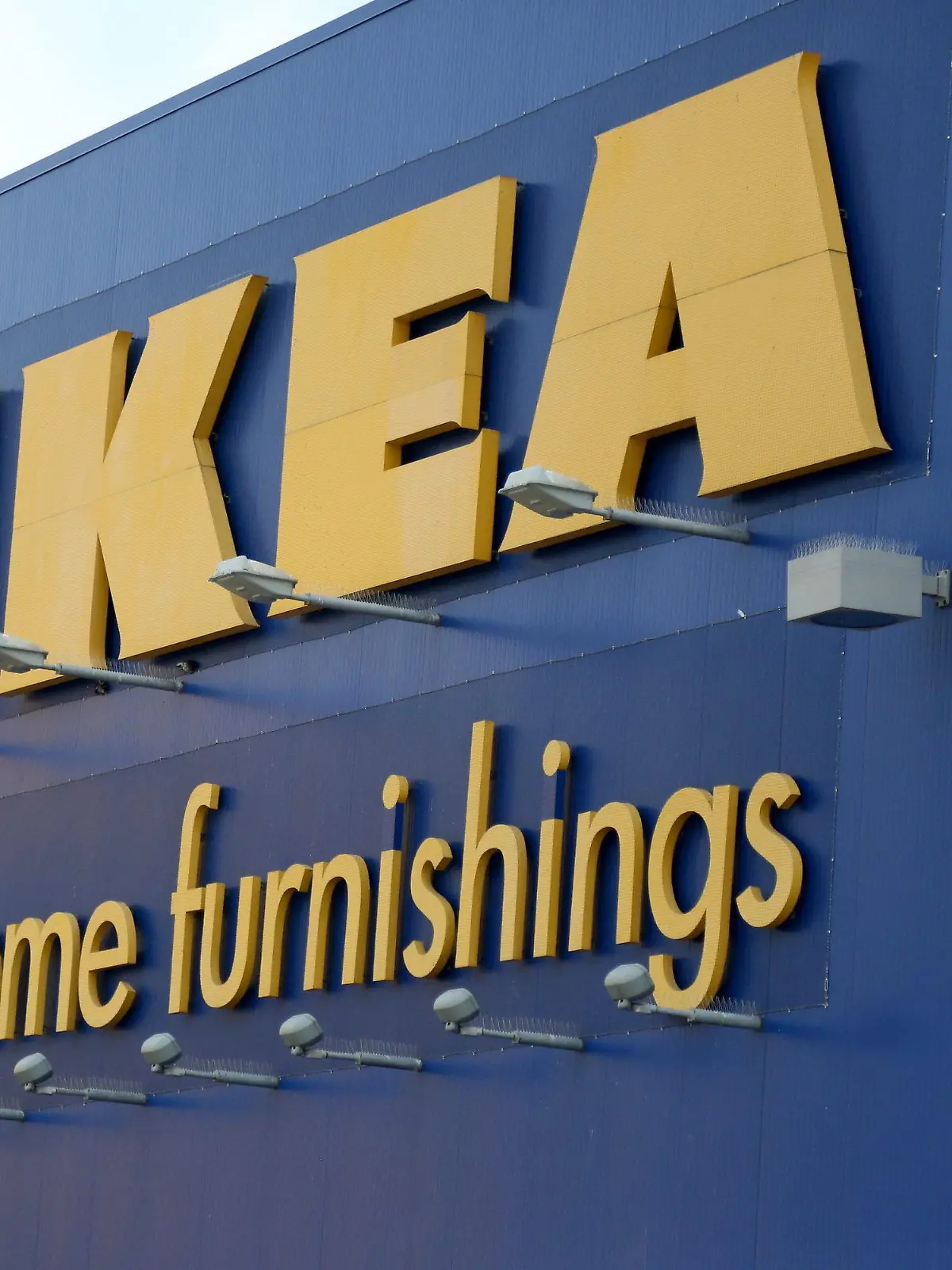 epa05396808 An Ikea store in Brooklyn, New York, USA, 28 June 2016. Ikea announced on 28 June a recall of millions of chests and dressers because of a tip-over hazard. EPA/ANDREW GOMBERT +++(c) dpa - Bildfunk+++