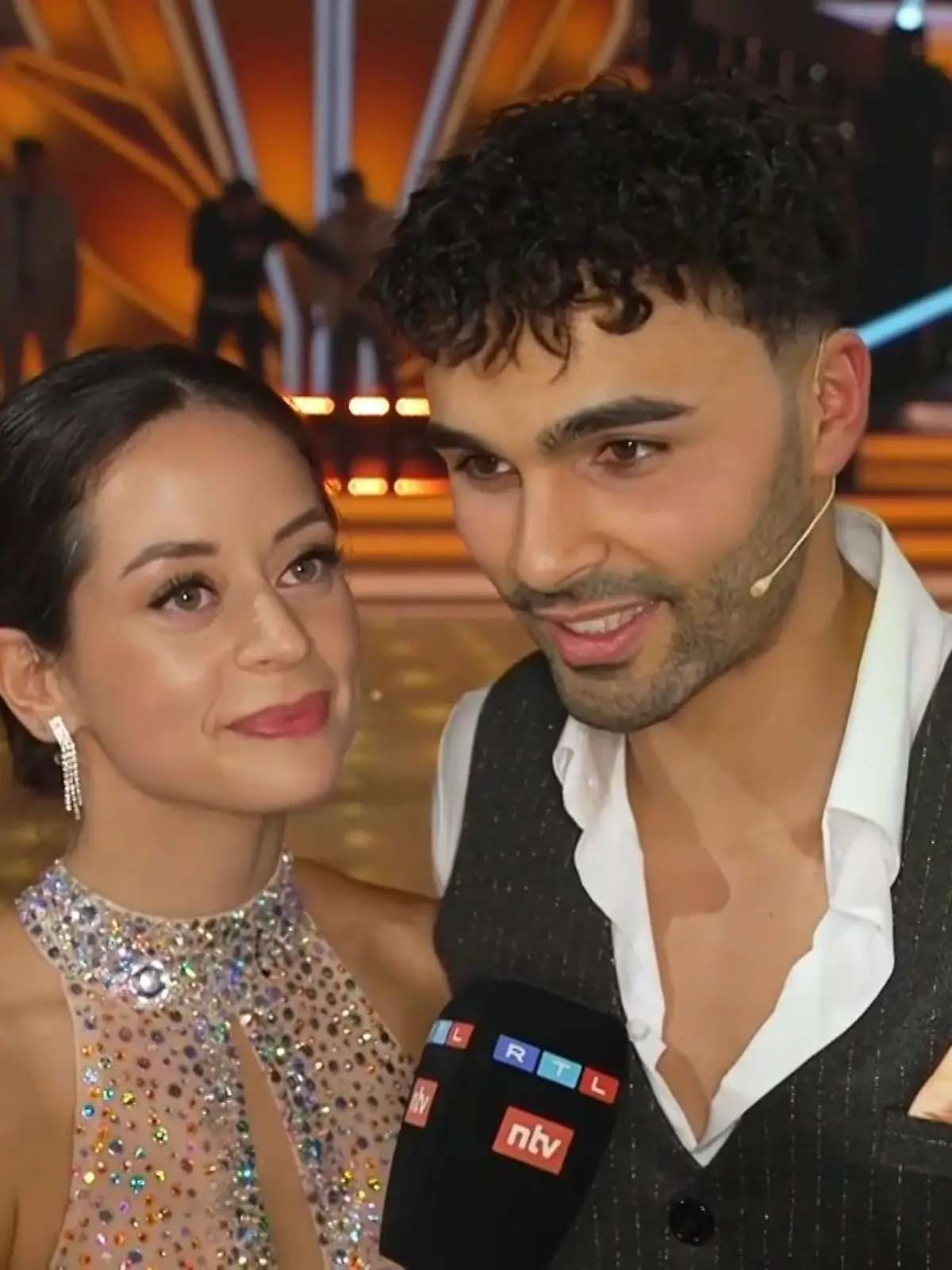 Younes war bisher immer Wackelkandidat. Doch er beißt sich in die Show langsam rein und inzwischen ist "Let's Dance" wie eine kleine Familie für ihn.