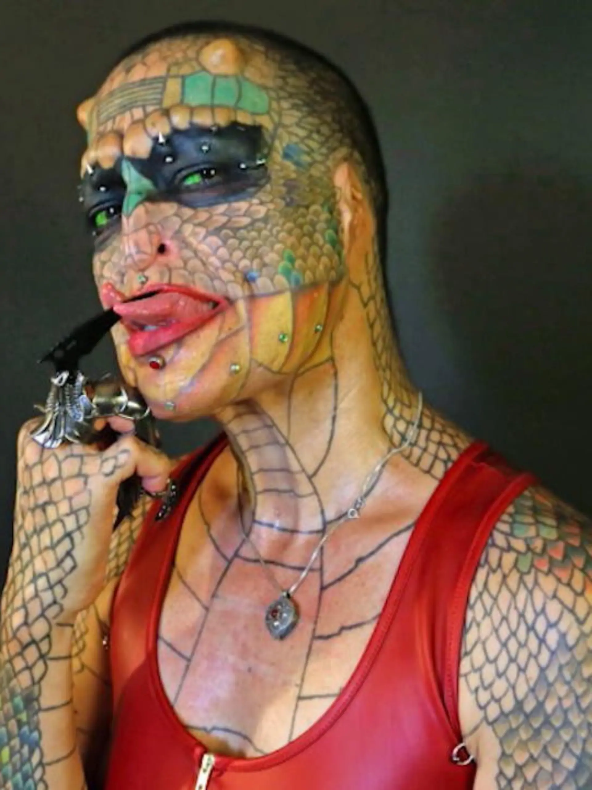 Bild zu: "Transfrau wird zum exotischen Drachen"
