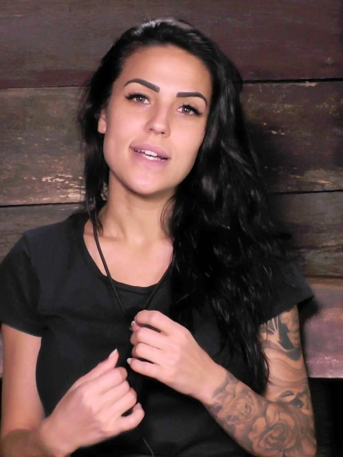 IBES 2020: Elena Miras offenbart an Tag 2 im Camp: Mit Claudia Norberg hat sie eine Rechnung offen.
