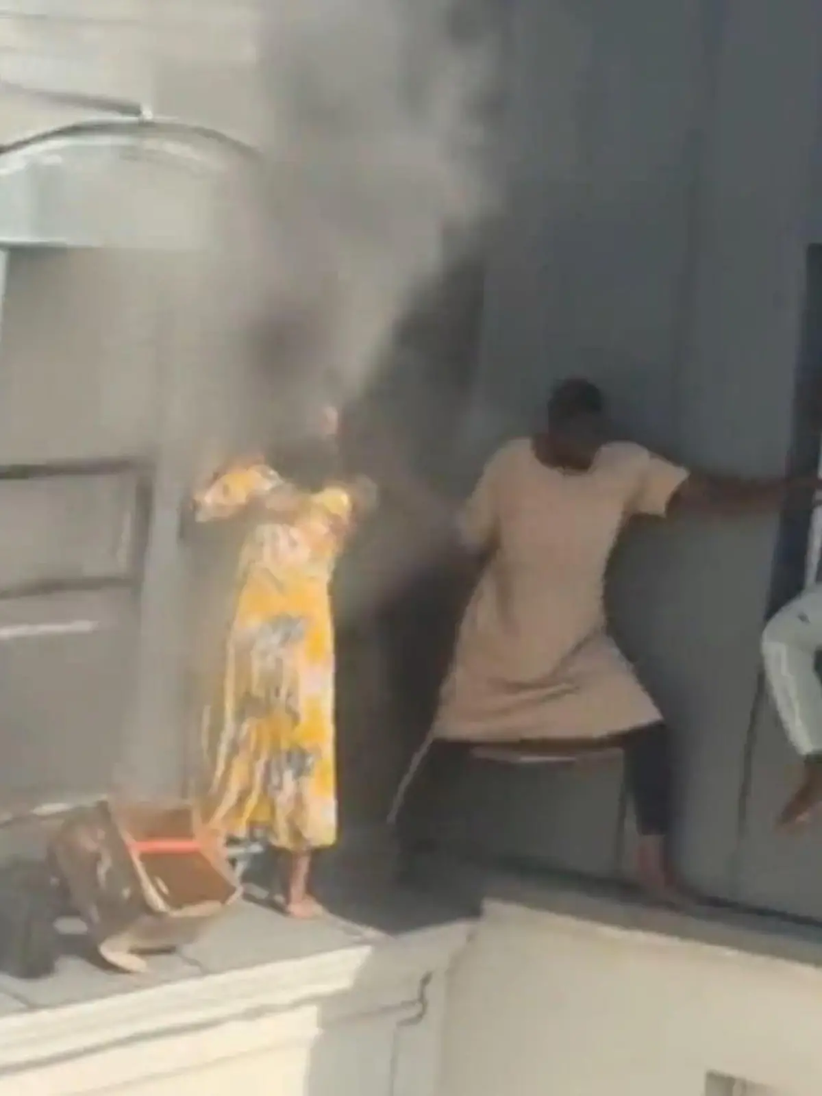 Im sechsten Stock! Mann rettet komplette Familie vor Flammenhölle