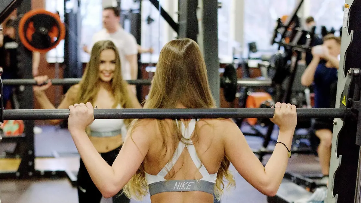 Elena Kamperi Miss Ostdeutschland Elena Kamperi macht sich im X Fitnessstudio für die Wahl zur Miss Germany fit Berlin Deutschland *** Elena Kamperi Miss East Germany Elena Kamperi is getting fit for the Miss Germany contest in the X gym Berlin Germany