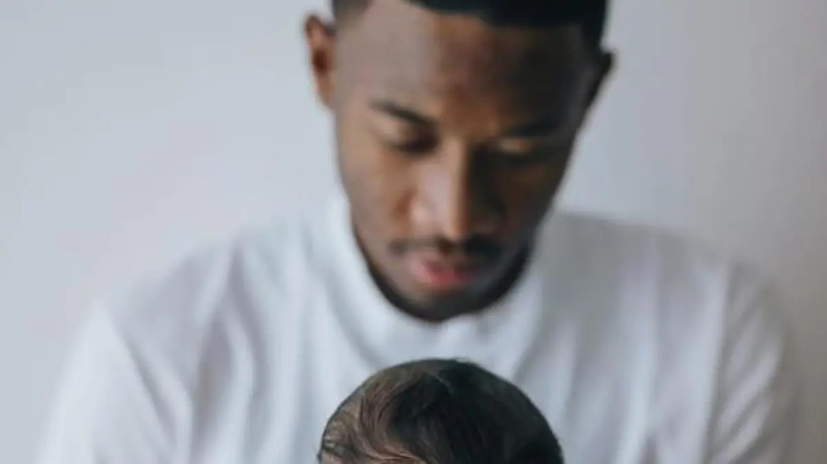 Alaba im Babyglück: Der Bayern-Profi präsentiert seinen Sohn (Instagram/da_27)