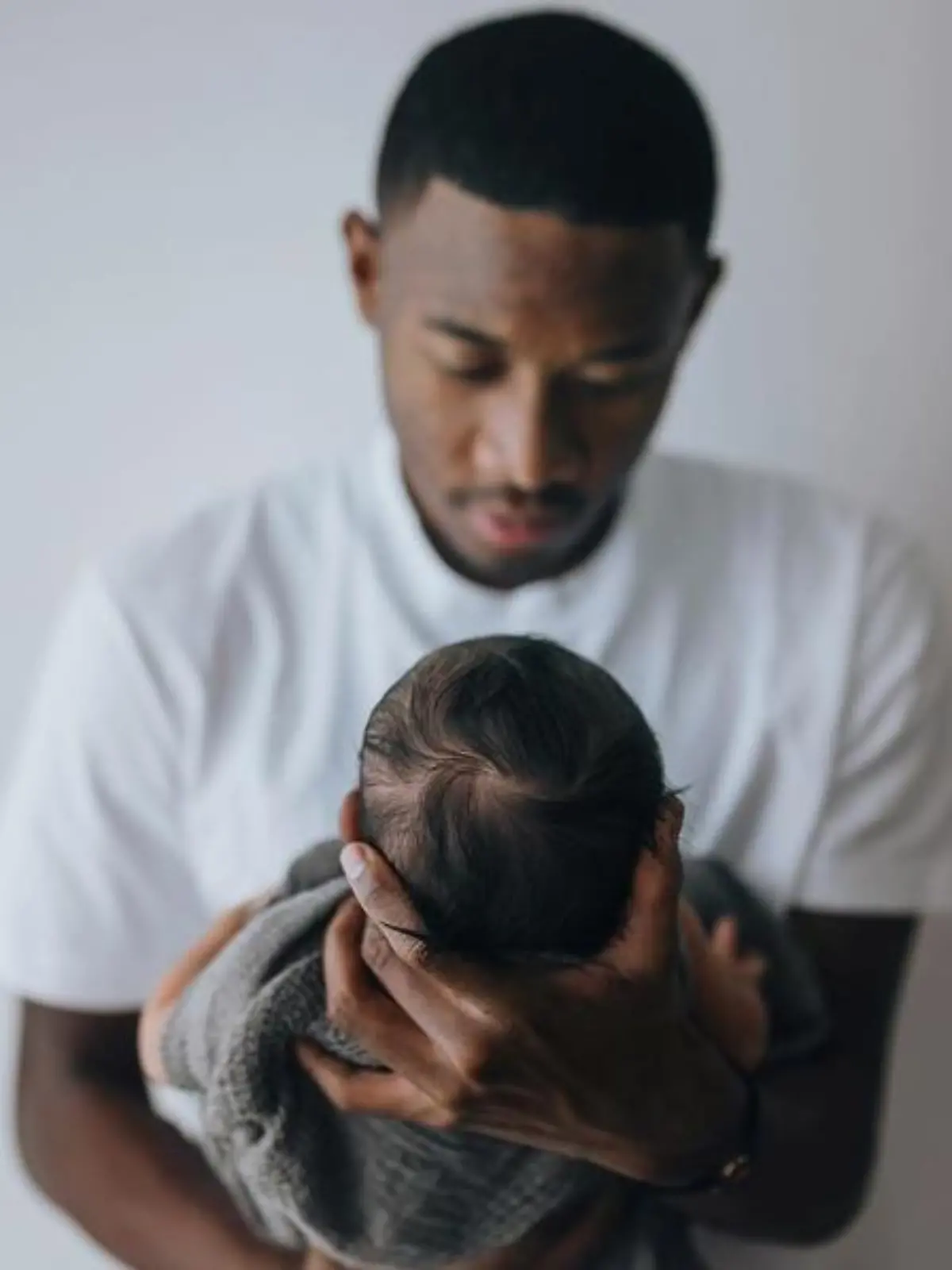 Alaba im Babyglück: Der Bayern-Profi präsentiert seinen Sohn (Instagram/da_27)
