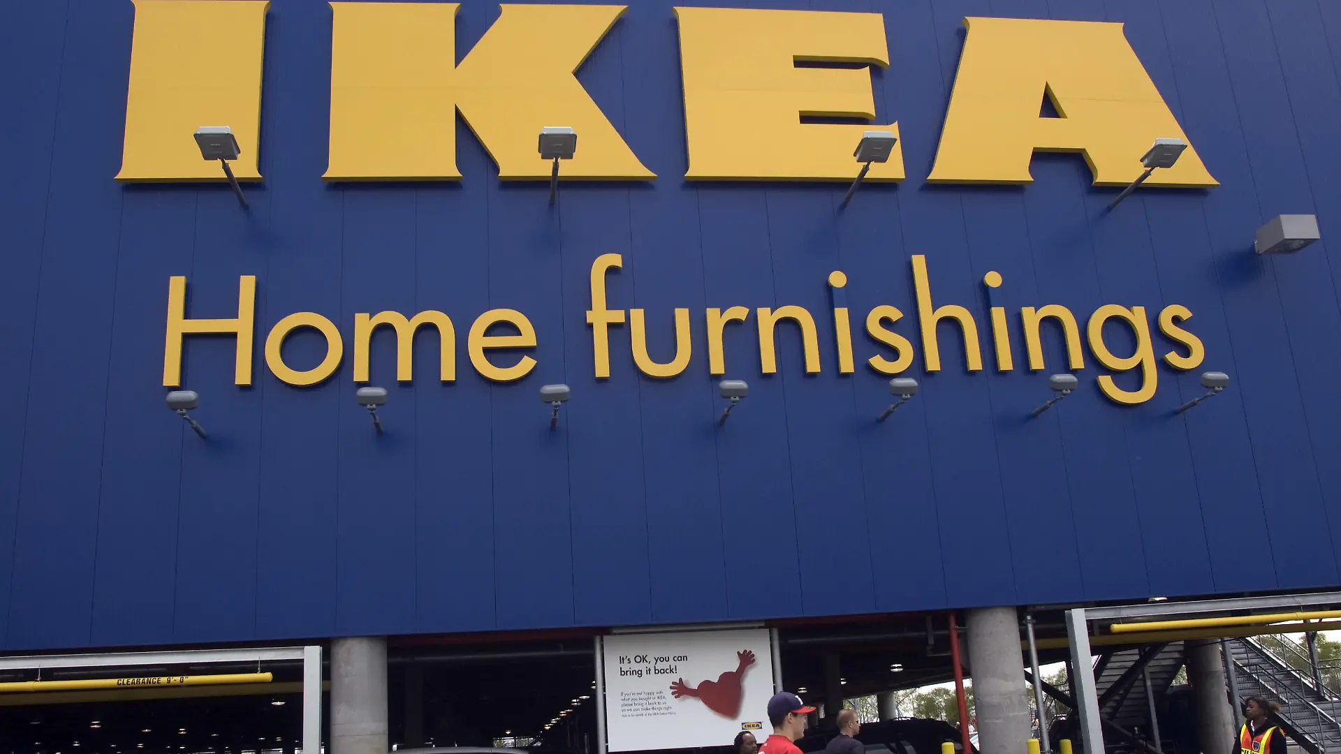 The opening day of the Ikea home furnishings store in the Red Hook neighborhood in the borough of Brooklyn in New York on Wednesday, June 18, 2008. The Swedish home furnishings giant Ikea has bought the handyman labor market start-up TaskRabbit for an undisclosed price. TaskRabbit is one of the many start-ups that support the so-called "gig economy". ( Richard B. Levine) |