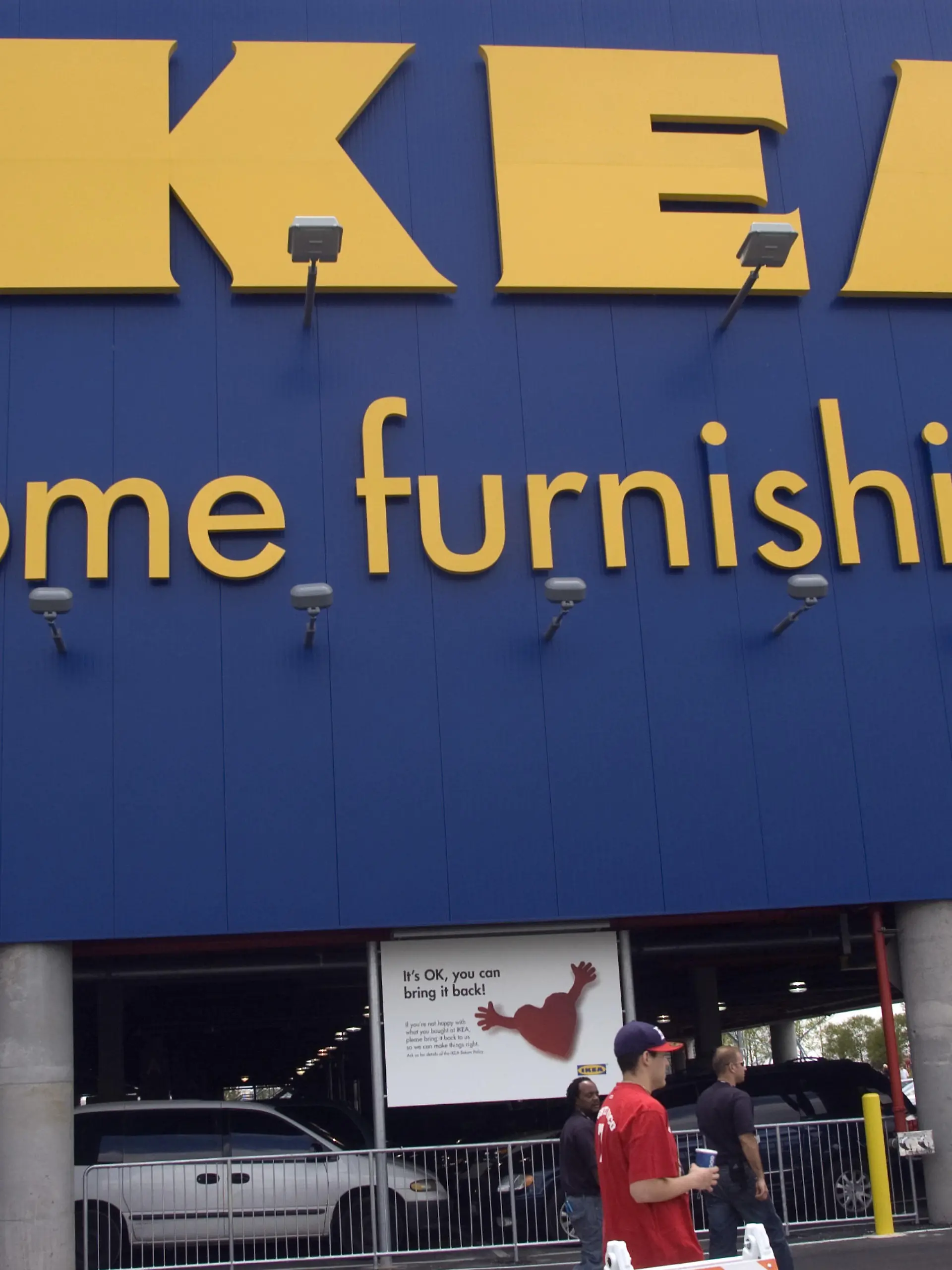 The opening day of the Ikea home furnishings store in the Red Hook neighborhood in the borough of Brooklyn in New York on Wednesday, June 18, 2008. The Swedish home furnishings giant Ikea has bought the handyman labor market start-up TaskRabbit for an undisclosed price. TaskRabbit is one of the many start-ups that support the so-called "gig economy". ( Richard B. Levine) |