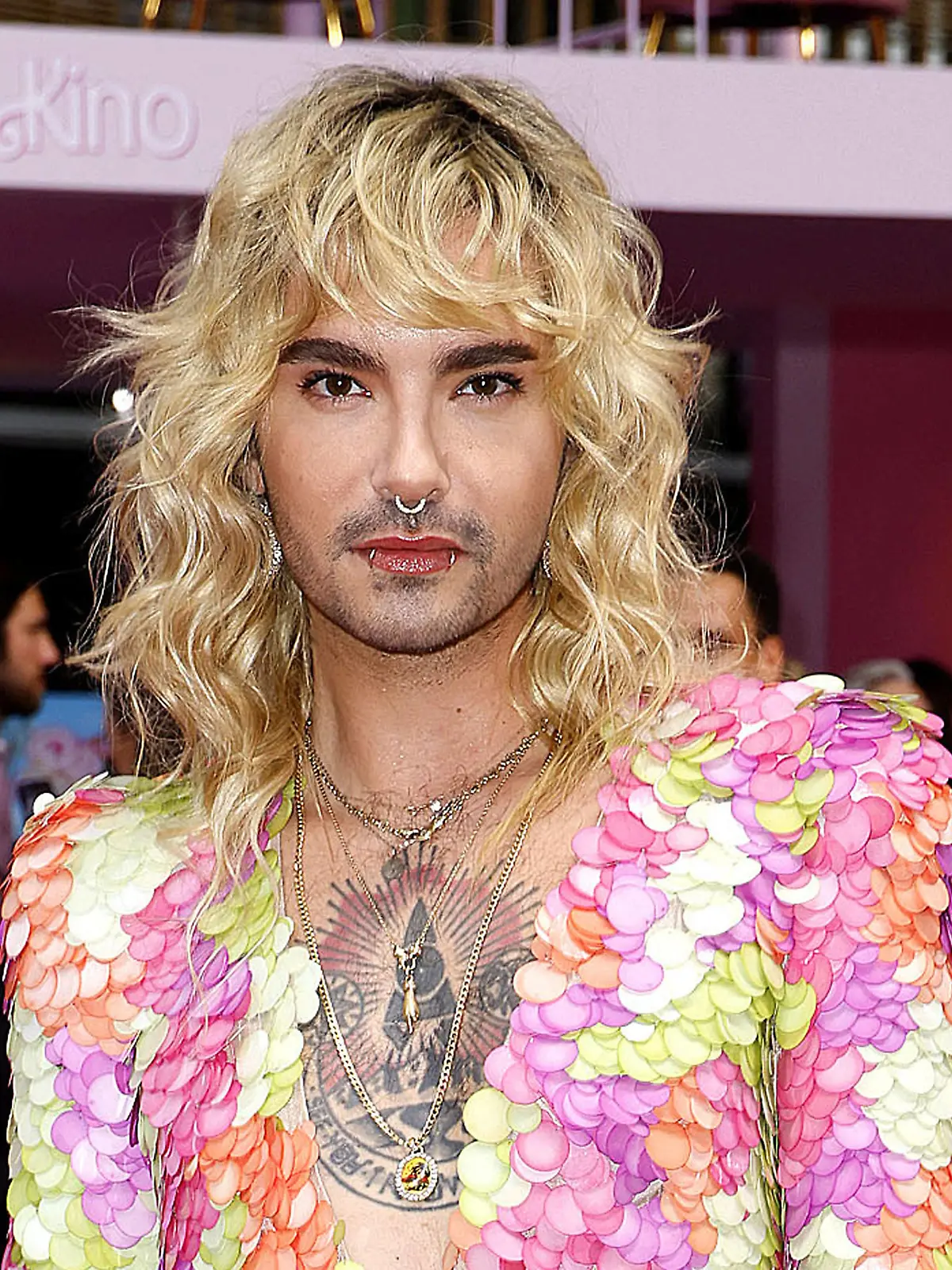 Bill Kaulitz bei der Barbie Film Premiere am 15.07.2023 in Berlin Barbie Filmpremiere in Berlin *** Bill Kaulitz at the Barbie movie premiere on 15 07 2023 in Berlin Barbie movie premiere in Berlin PUBLICATIONxINxGERxSUIxAUTxONLY