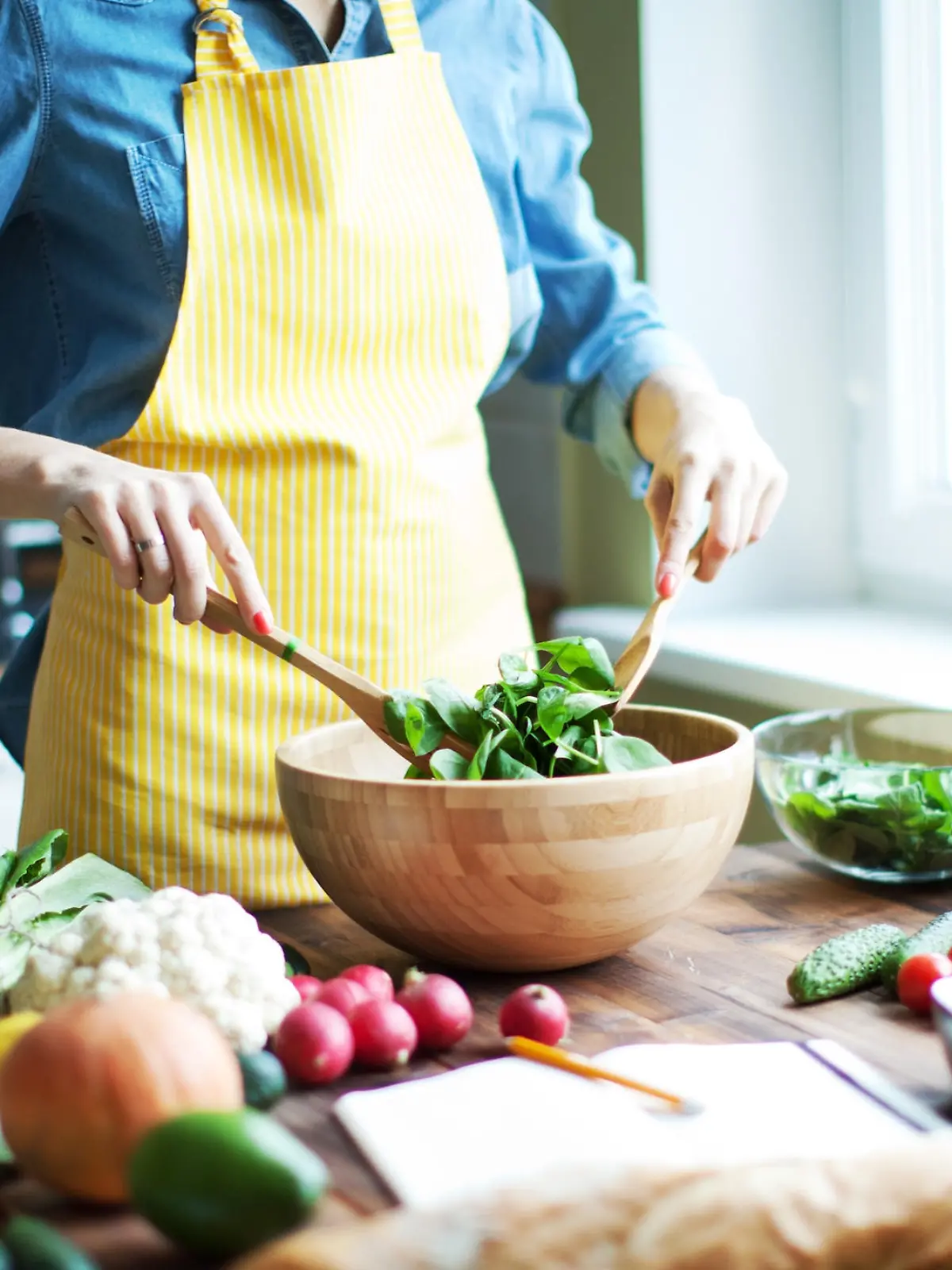 Woman cutting vegetables at the kitchen